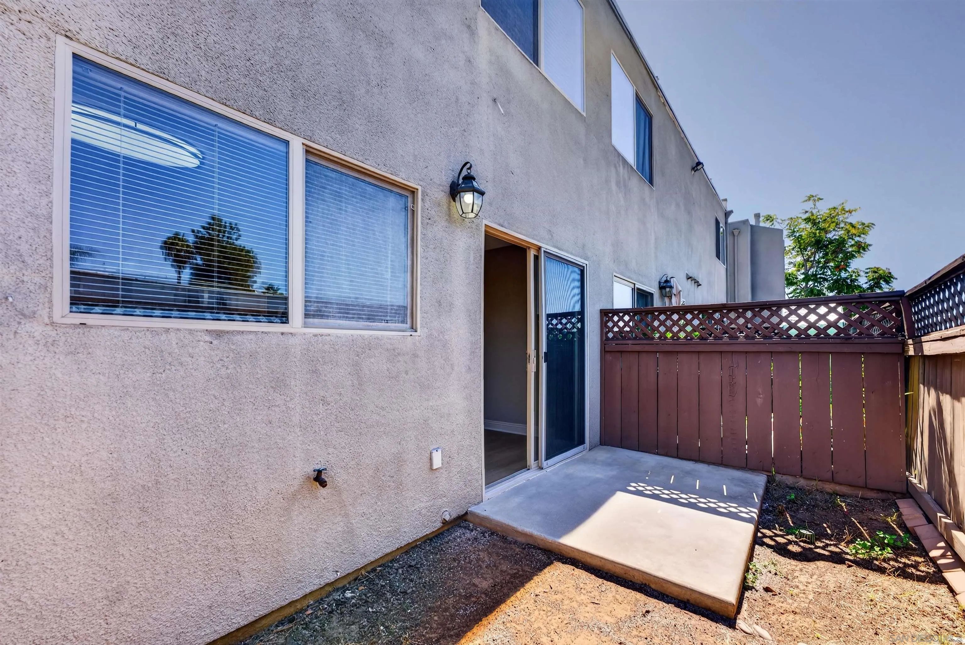 https://cdn.realtyfeed.com/cdn/127/260024721/21c8717b0613ed5fb16af0746b36a465.webp