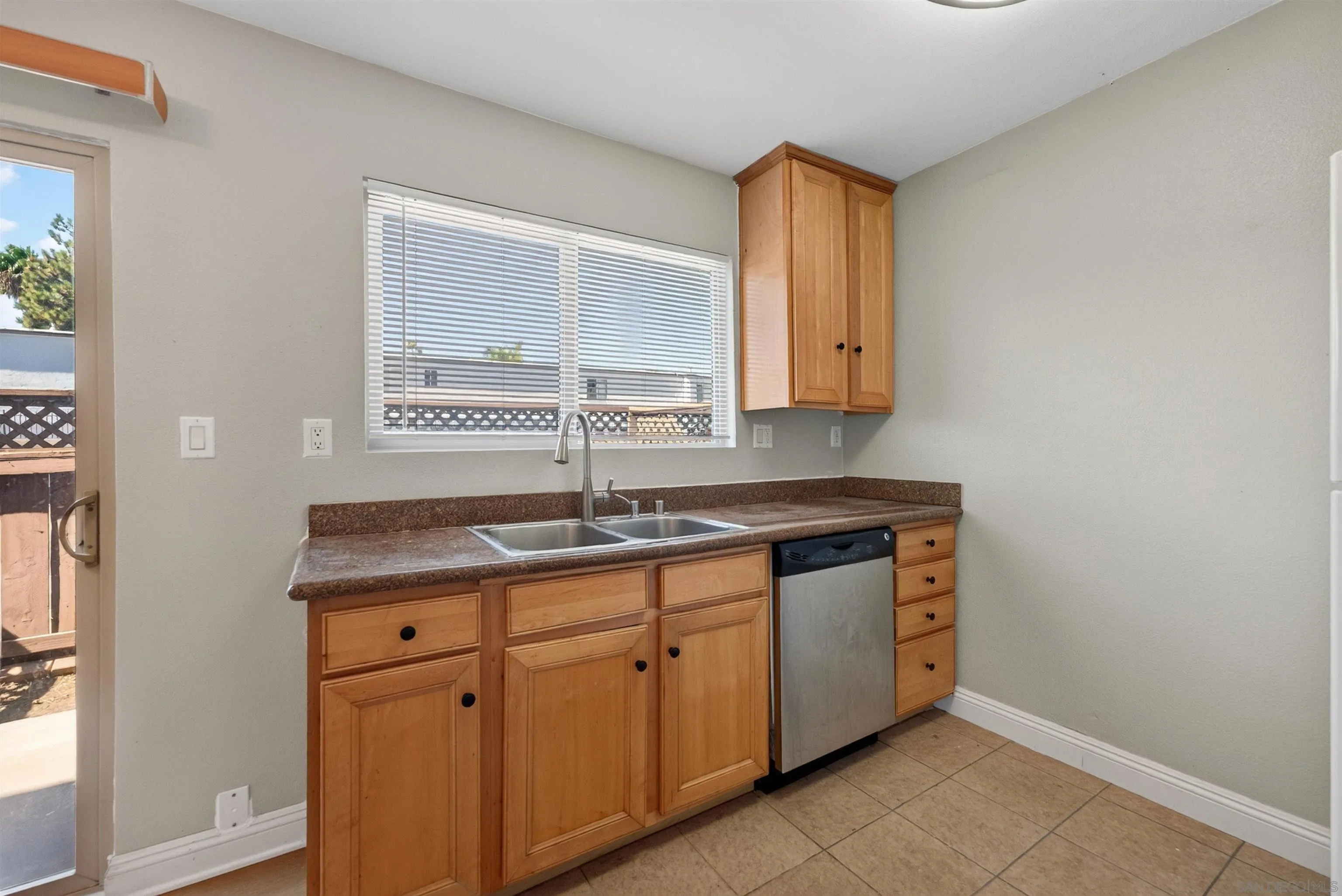 https://cdn.realtyfeed.com/cdn/127/260024721/b77ef1448b9dbc5f6d39aca3c00710c0.webp