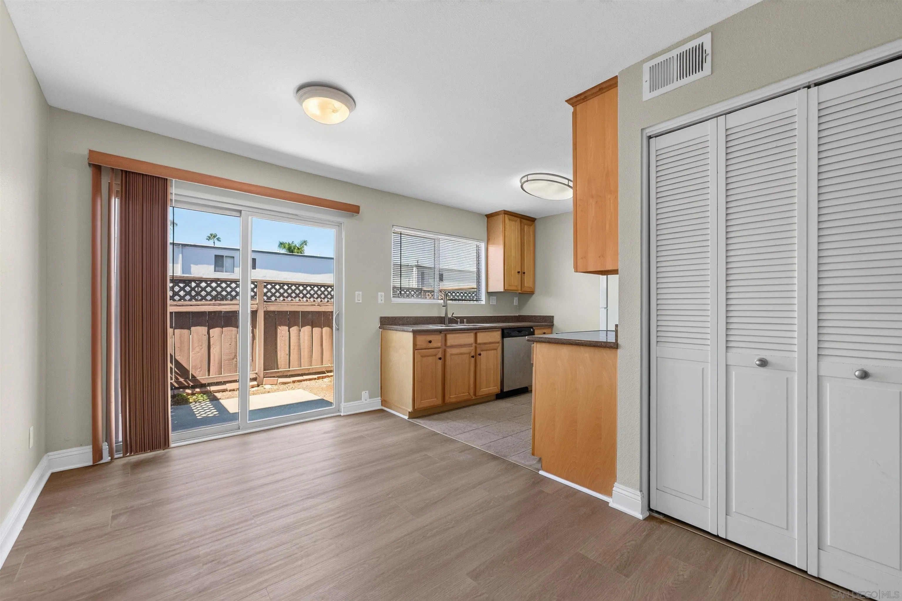 https://cdn.realtyfeed.com/cdn/127/260024721/bee0a5bbc332817651e0beacb8f5b097.webp