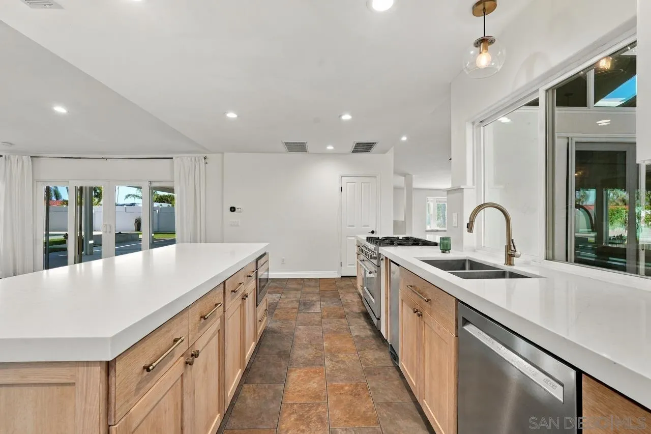 https://cdn.realtyfeed.com/cdn/127/260024727/02a27ebc6a198e9116d08b11f5c8f444.webp