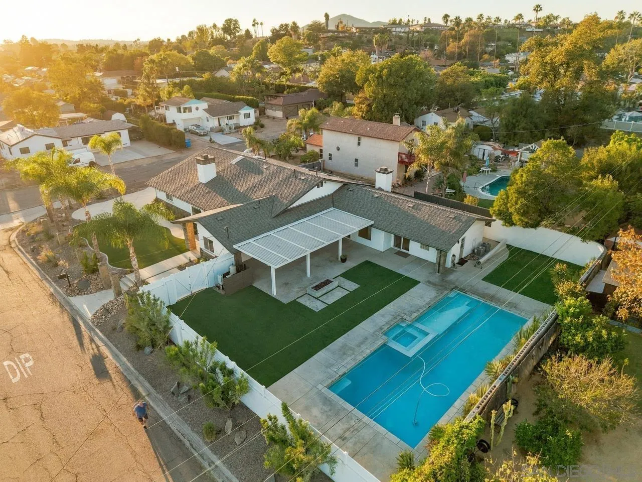 https://cdn.realtyfeed.com/cdn/127/260024727/1d7d4080c98172466e4dad9be7e97c1b.webp