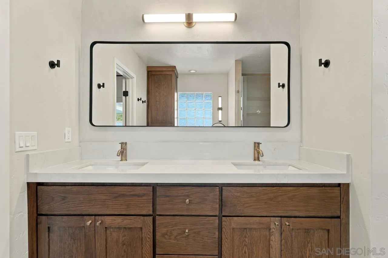 https://cdn.realtyfeed.com/cdn/127/260024727/66863cc9312db316cd10be9789ece015.webp