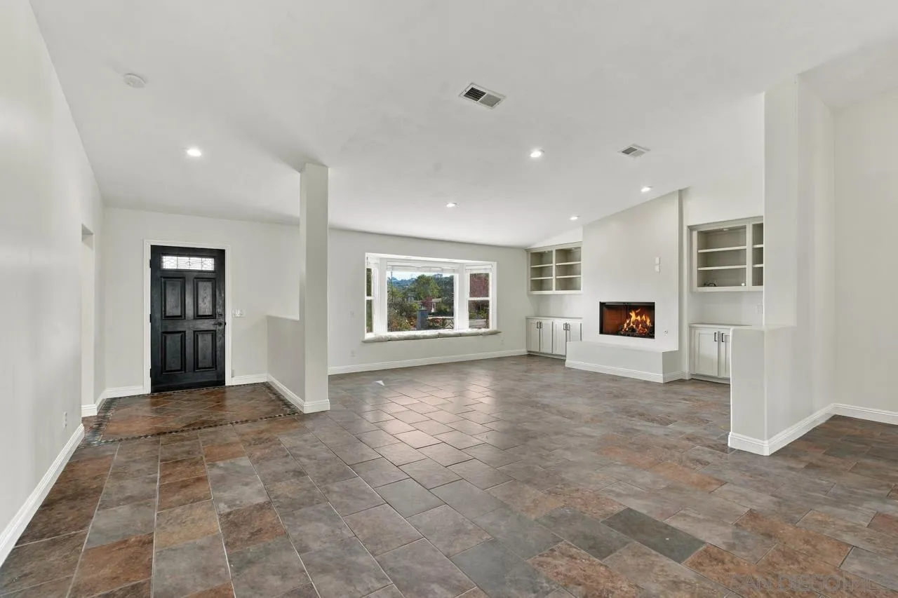 https://cdn.realtyfeed.com/cdn/127/260024727/8812795ec2b710baefd91015f11c4c25.webp
