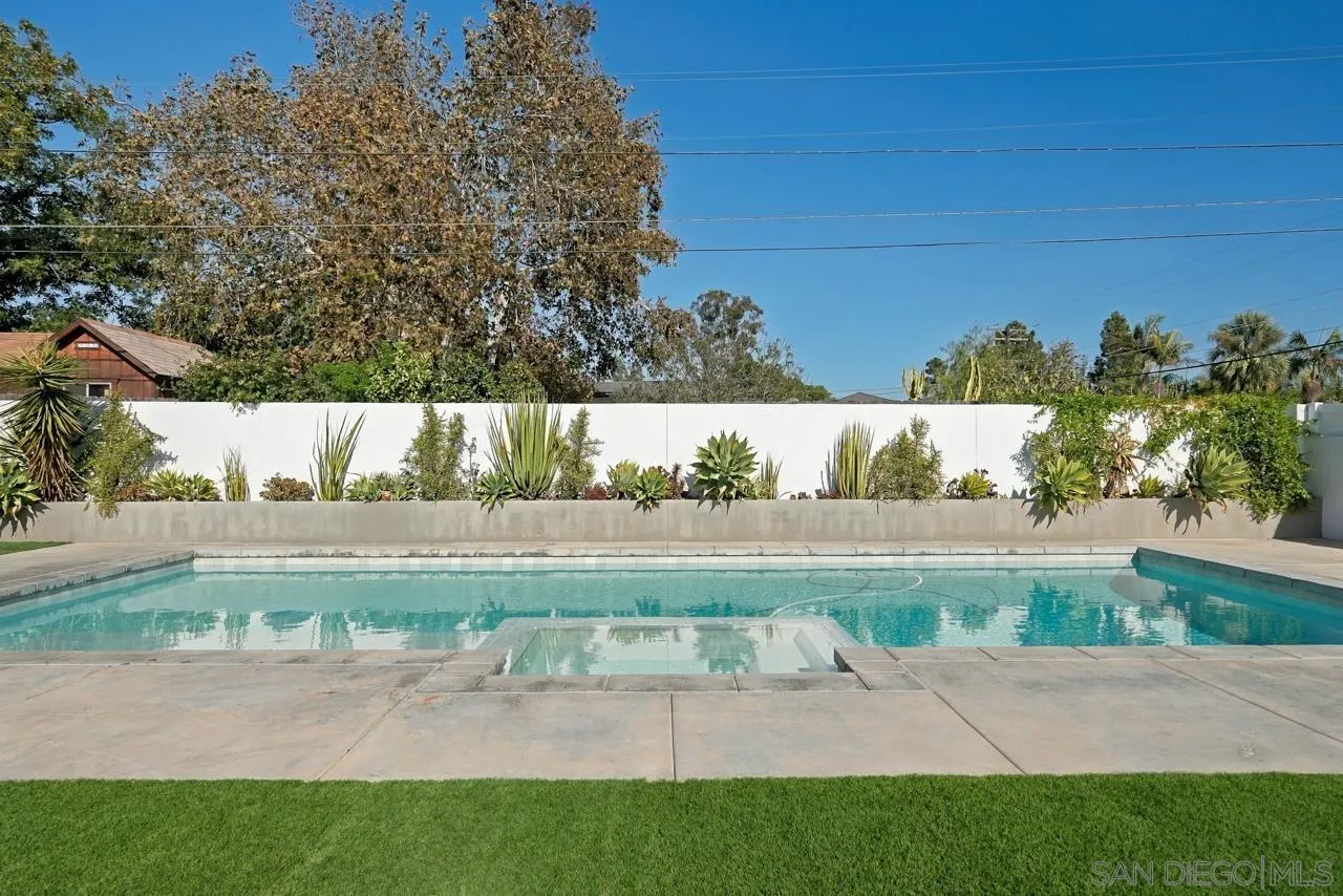https://cdn.realtyfeed.com/cdn/127/260024727/9afc0c0357caf0f38ba98569cf0f7092.webp