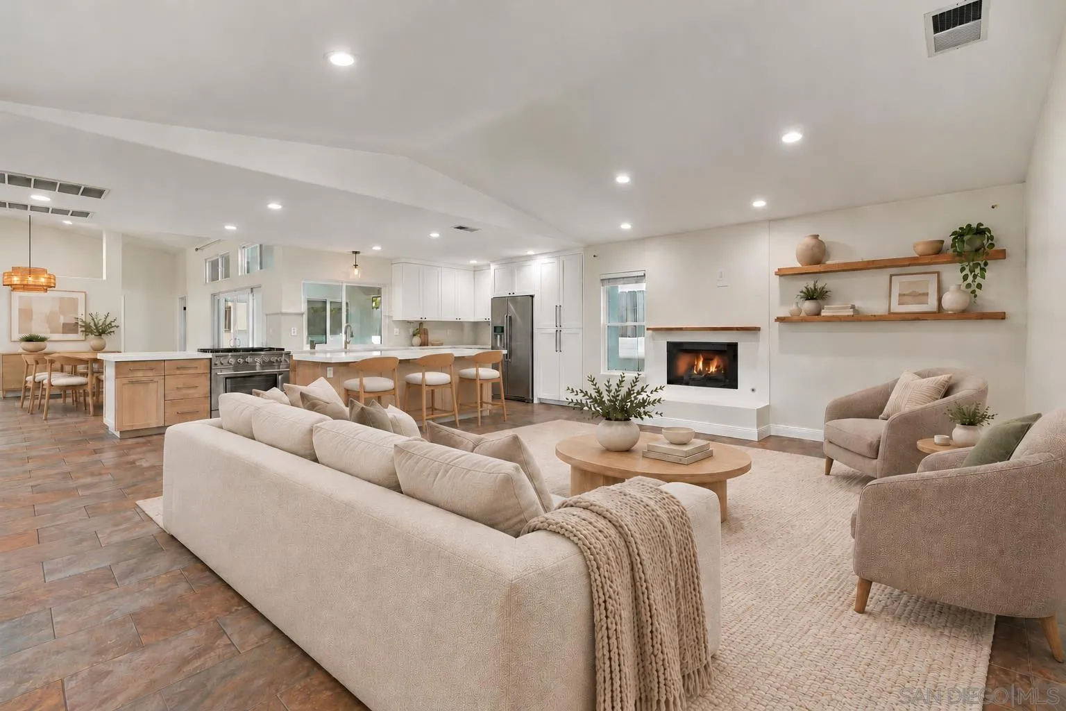 https://cdn.realtyfeed.com/cdn/127/260024727/ba2ea5d0928c8747291697d66d1b9179.webp