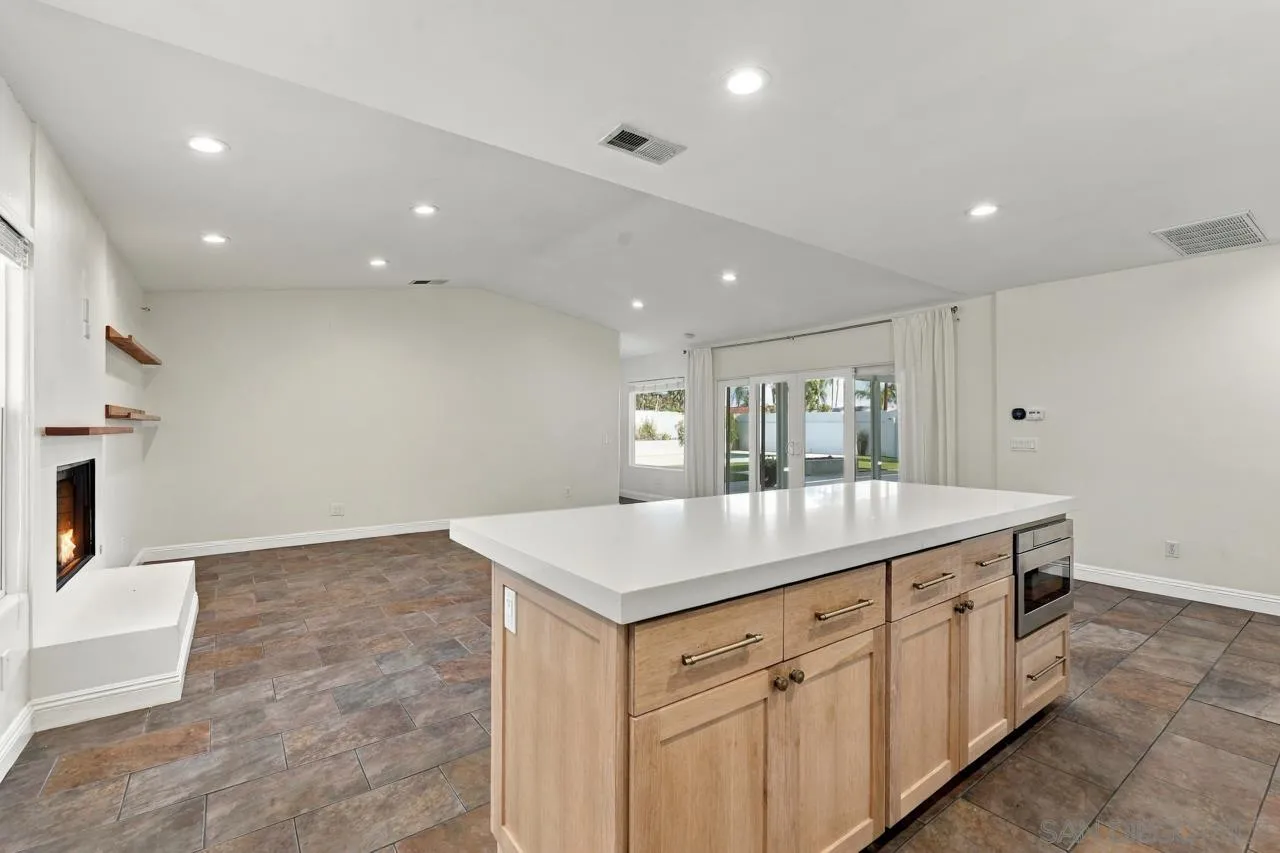 https://cdn.realtyfeed.com/cdn/127/260024727/fe6b4032b98f1b209a9aa2b7ee72ca2e.webp