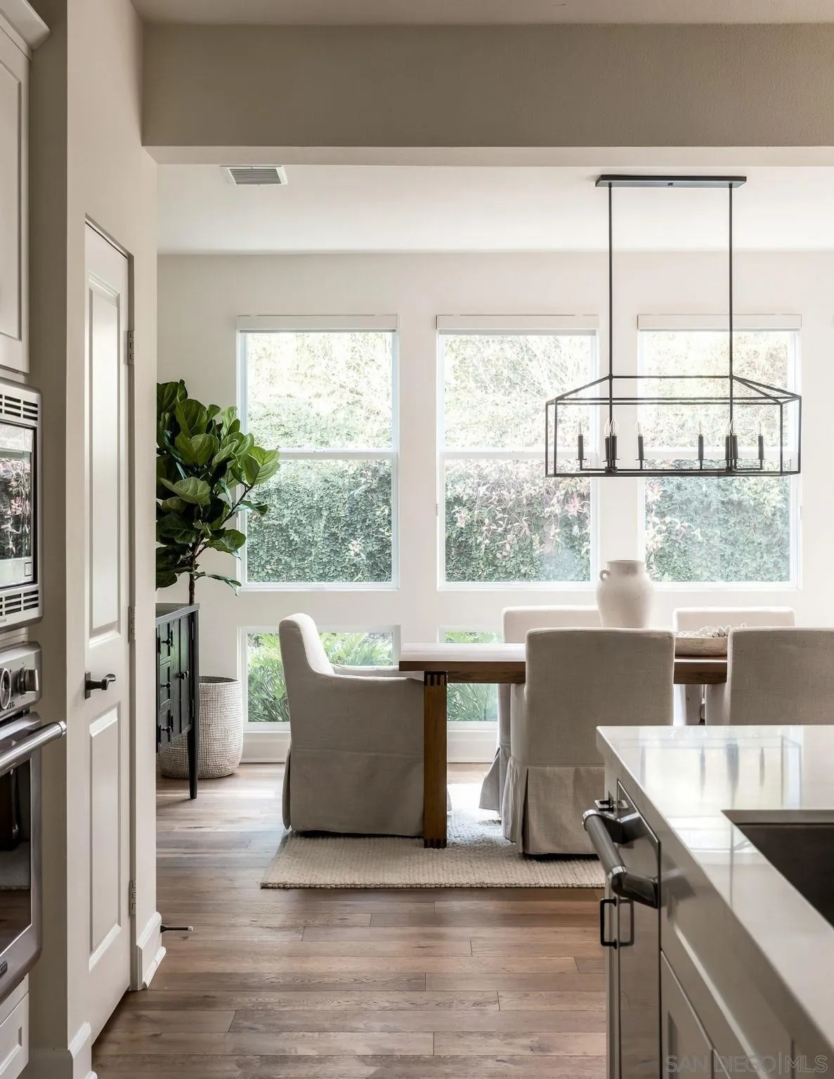 https://cdn.realtyfeed.com/cdn/127/260024736/23cb2e0e5a7b9c8d17687917ac711990.webp