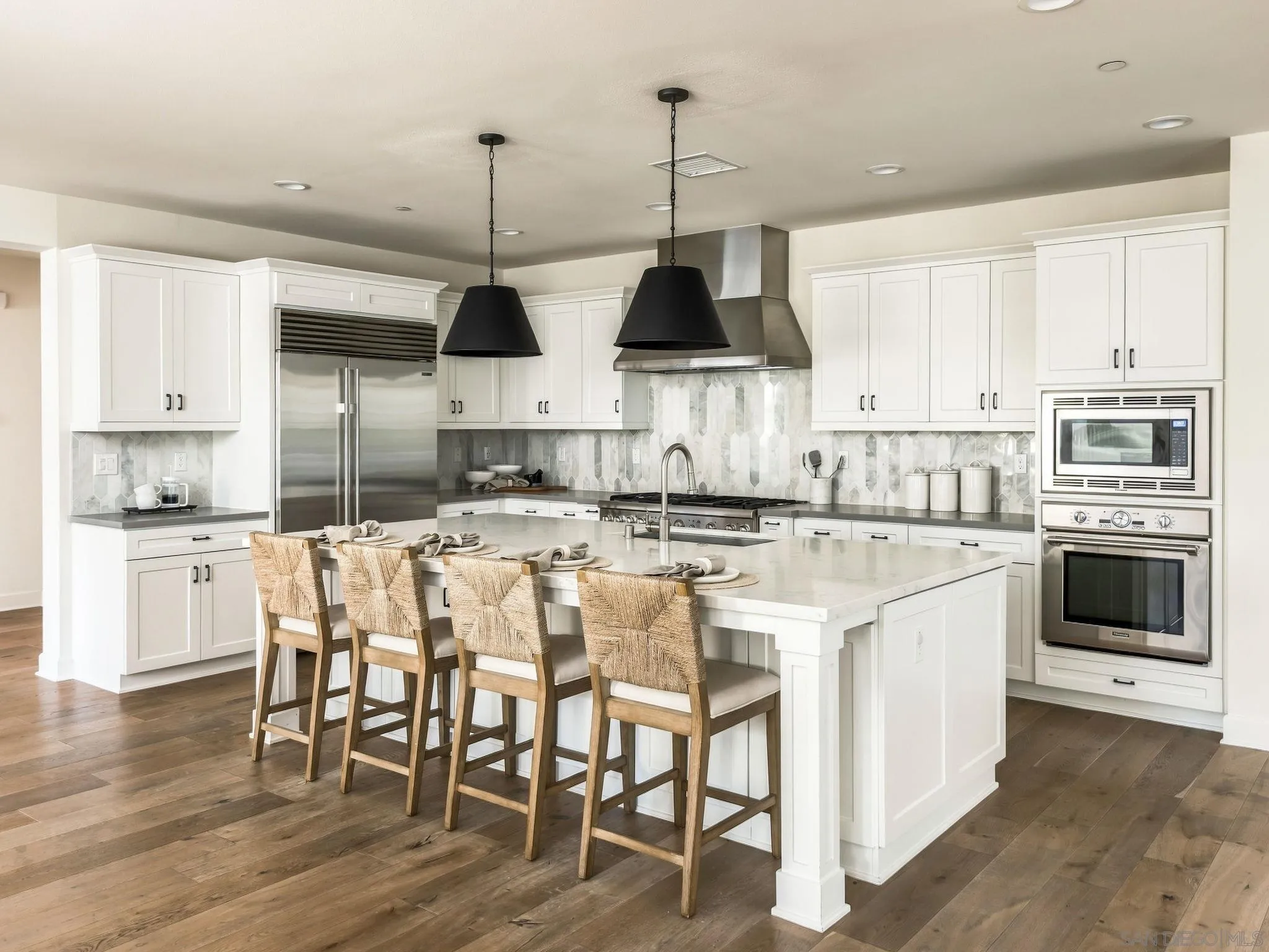 https://cdn.realtyfeed.com/cdn/127/260024736/642c10a83f69562a760e06819dda18d3.webp