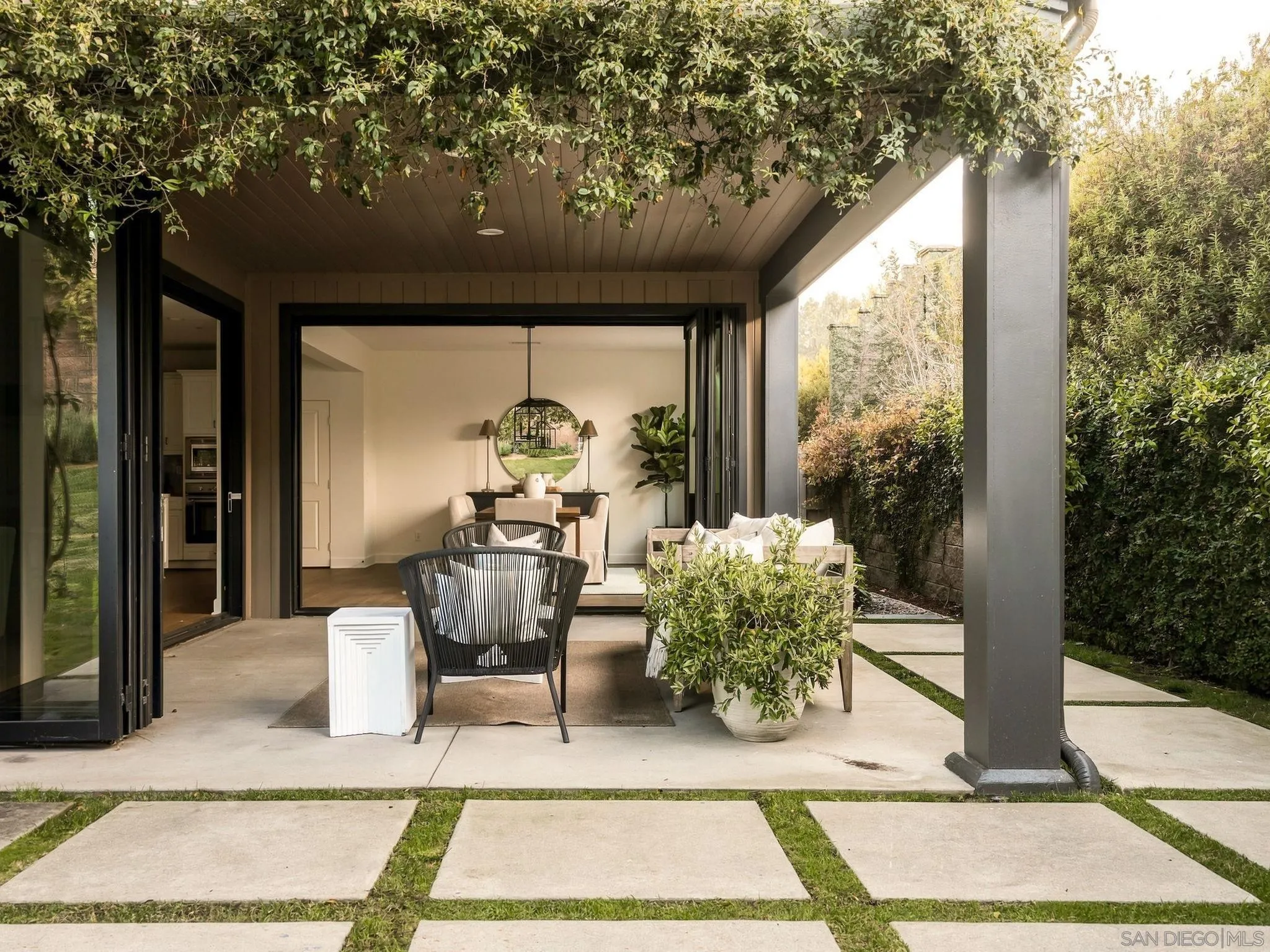 https://cdn.realtyfeed.com/cdn/127/260024736/6b4b2b07e59eae4dd158e10016725724.webp
