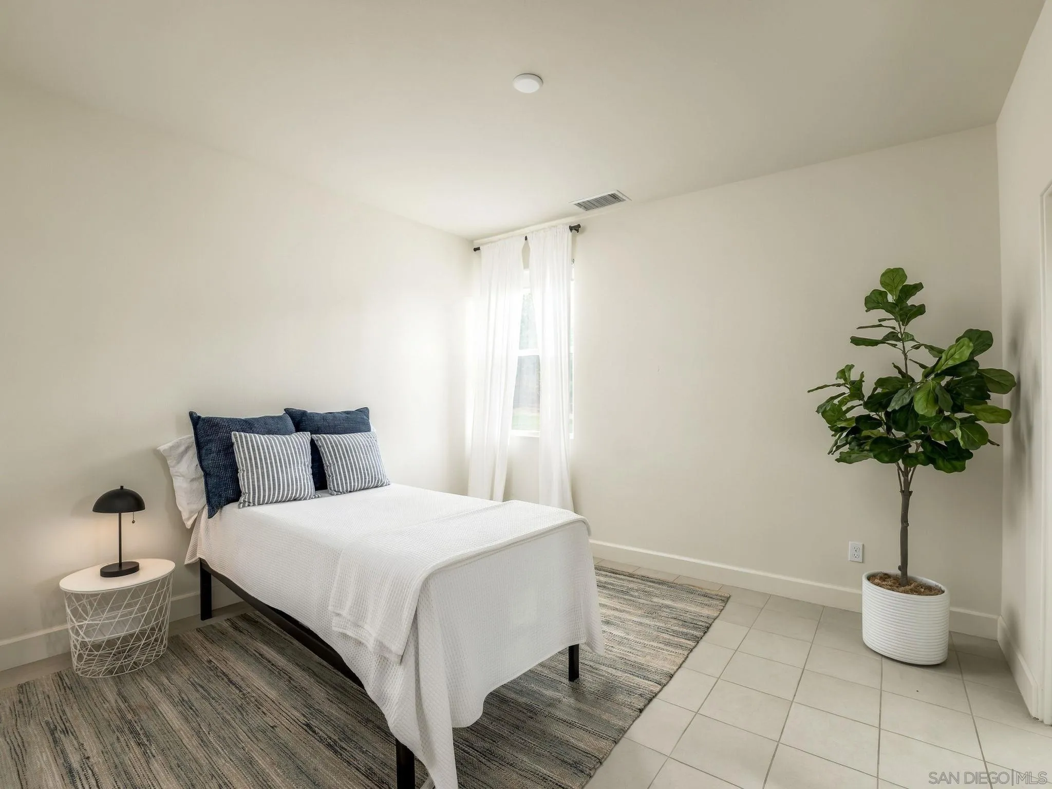 https://cdn.realtyfeed.com/cdn/127/260024736/81cf9504ba05467f8ad3858c3e332d4b.webp