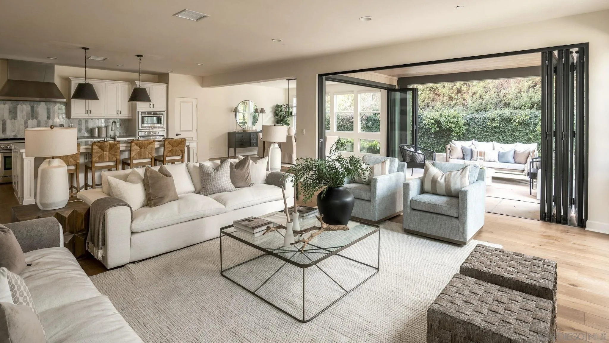 https://cdn.realtyfeed.com/cdn/127/260024736/d2c144b84a5b592b585a93246f49efb3.webp
