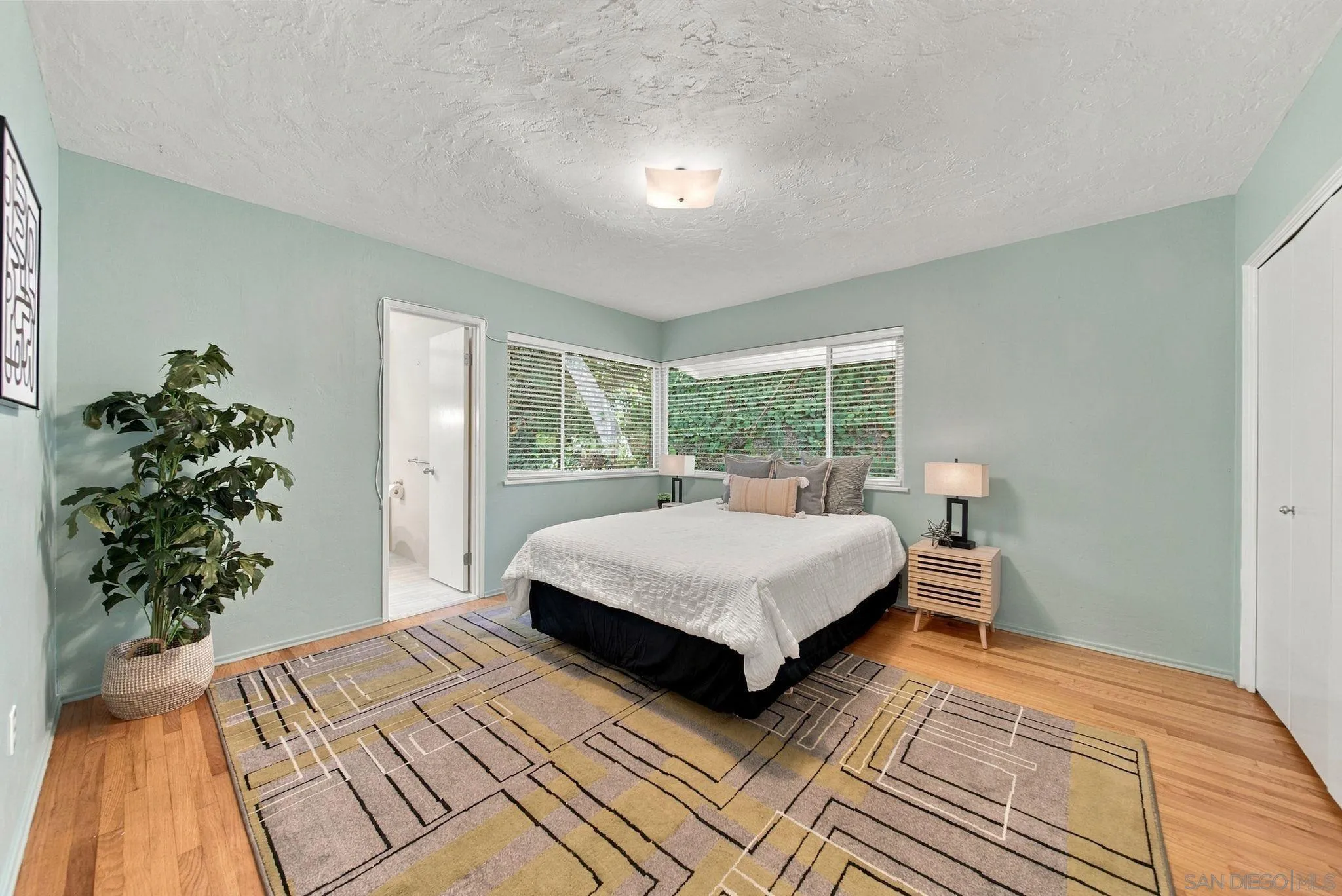 9620 Alto Dr, La Mesa, CA 91941
