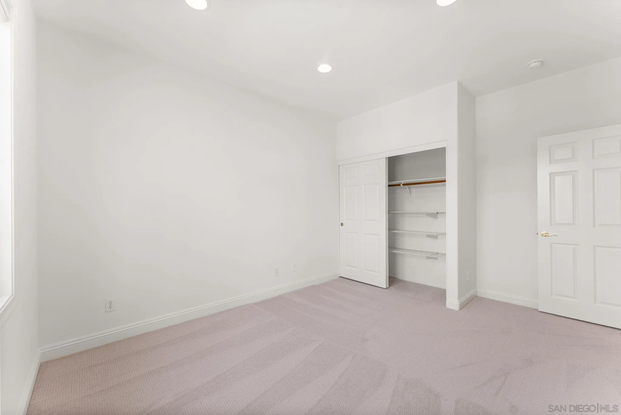 https://cdn.realtyfeed.com/cdn/127/260024762/8579711f72f00f0f11ce628f47c3eb2d.webp
