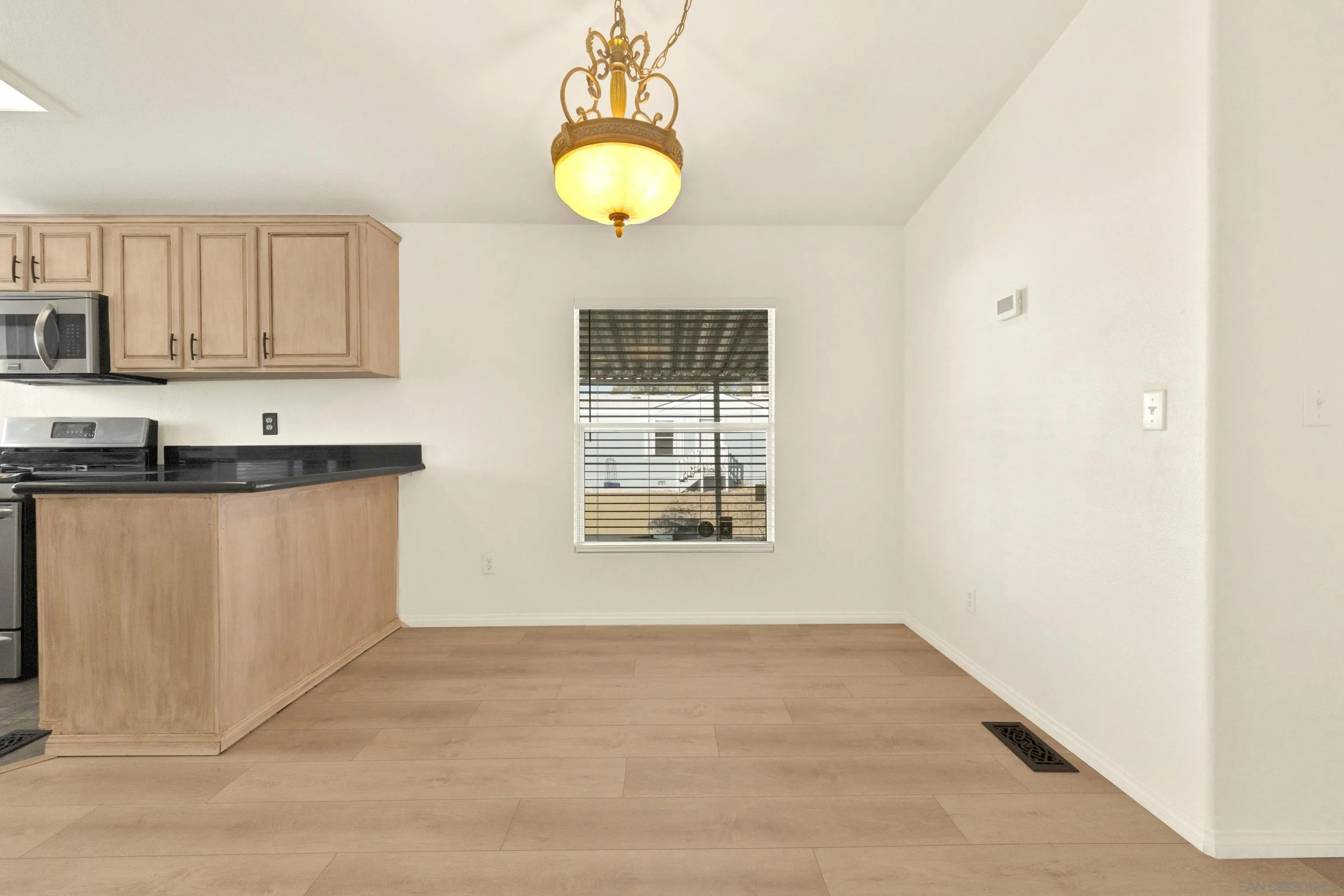 https://cdn.realtyfeed.com/cdn/127/260024764/2b6103faaa8820be933e1a2cc3ce7180.webp