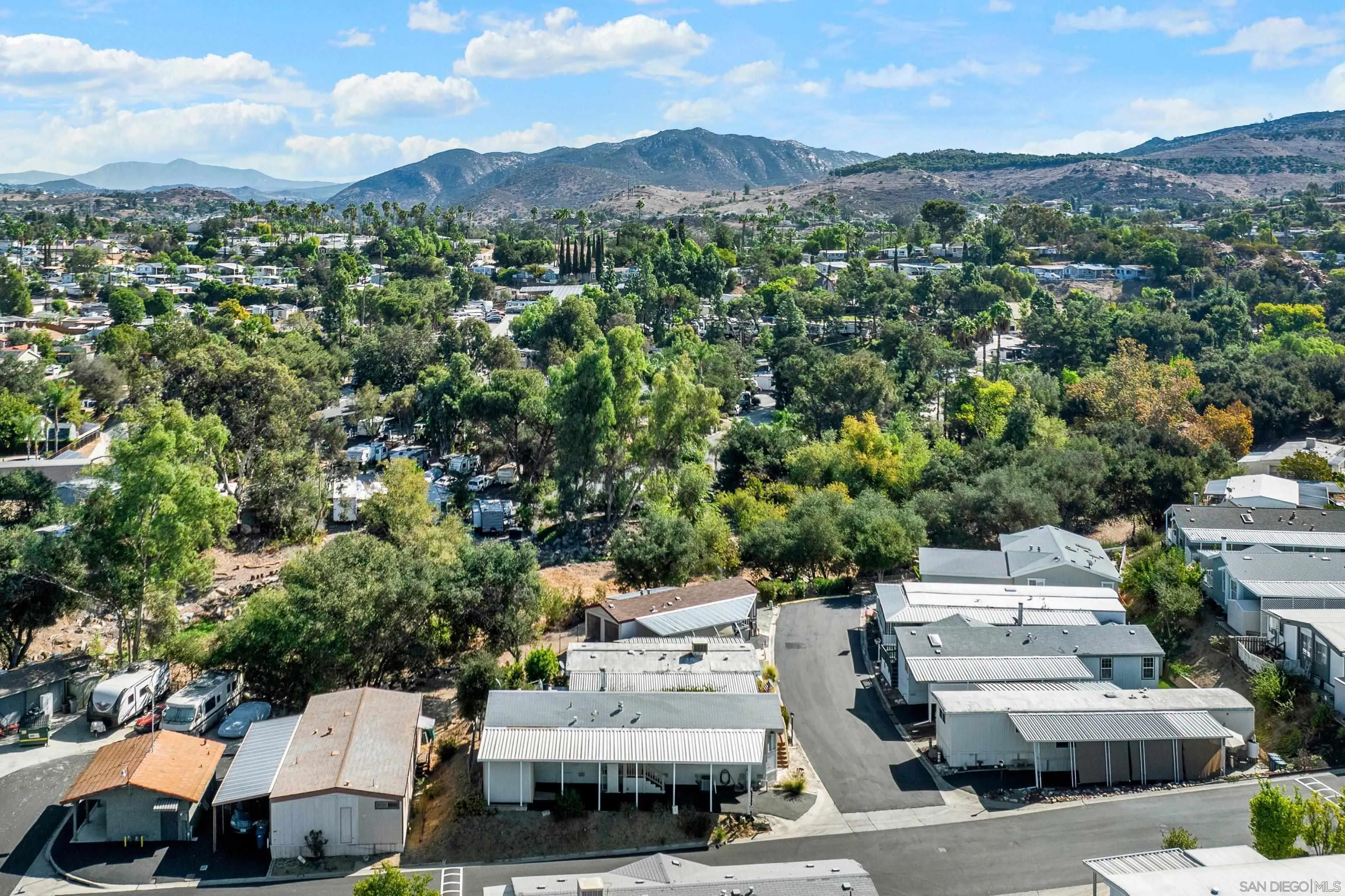 https://cdn.realtyfeed.com/cdn/127/260024764/38f9c7cf6e04cedd2e2ddb7d0cdffc2c.webp