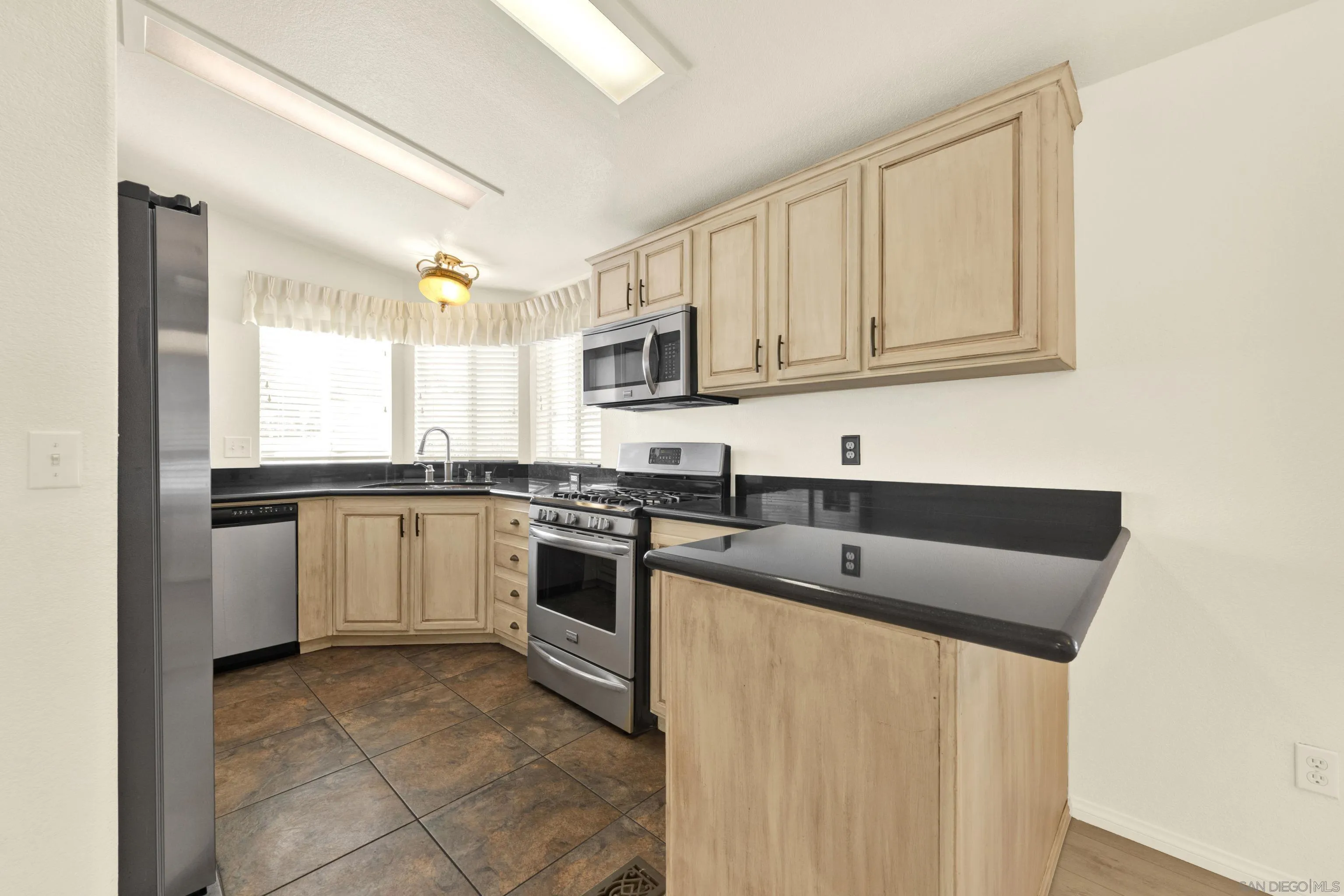 https://cdn.realtyfeed.com/cdn/127/260024764/428c19d92f1e62e260888cfa2dc78098.webp