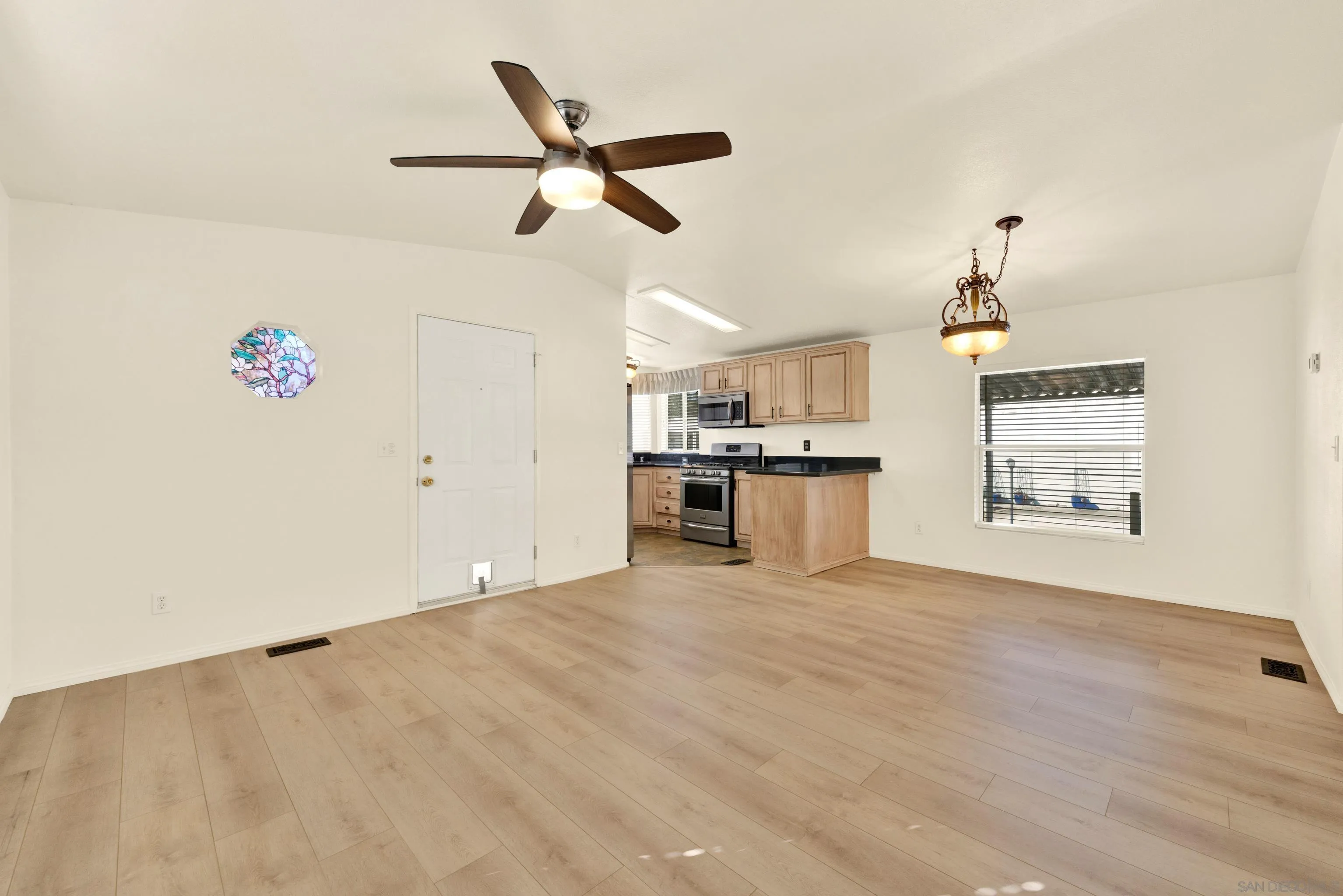 https://cdn.realtyfeed.com/cdn/127/260024764/69ea394888baf40c55301b0a72aa2dd4.webp
