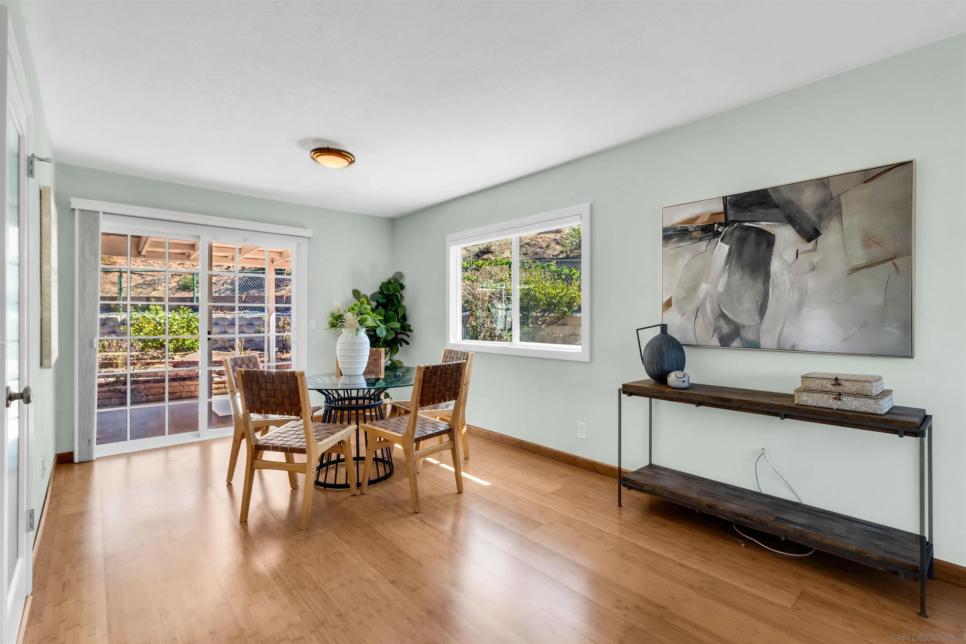 https://cdn.realtyfeed.com/cdn/127/260024773/676de2af57c1967b4ea112c5a4a26bbf.webp