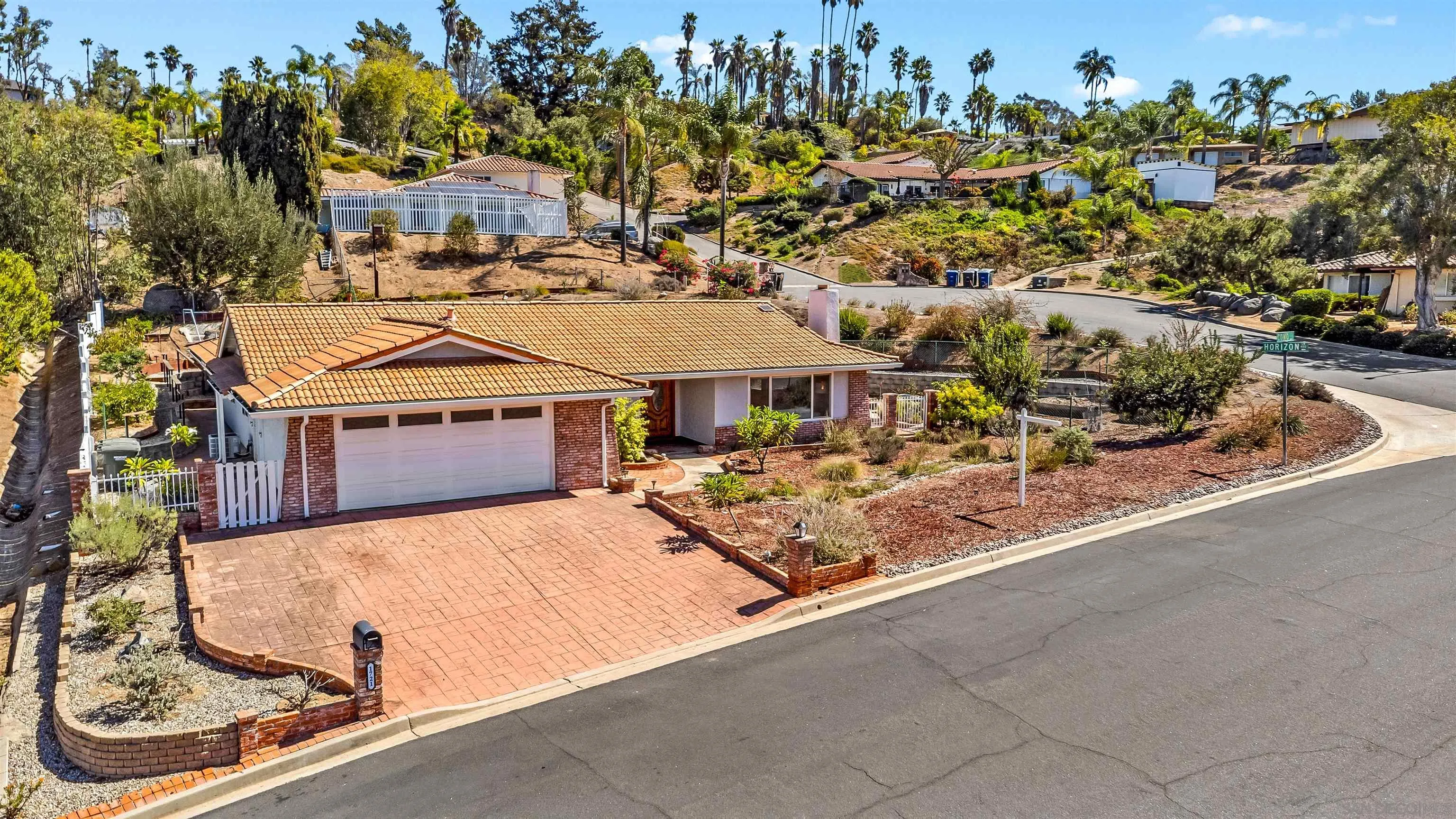 https://cdn.realtyfeed.com/cdn/127/260024773/ffa2893affe5d88da27dd14c803607b8.webp