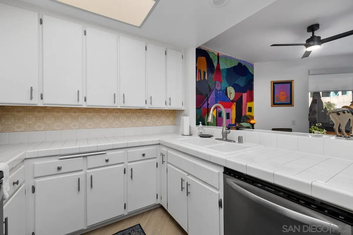 https://cdn.realtyfeed.com/cdn/127/260024776/4749c1da20bb40b79dbdf764c0568fc5.webp