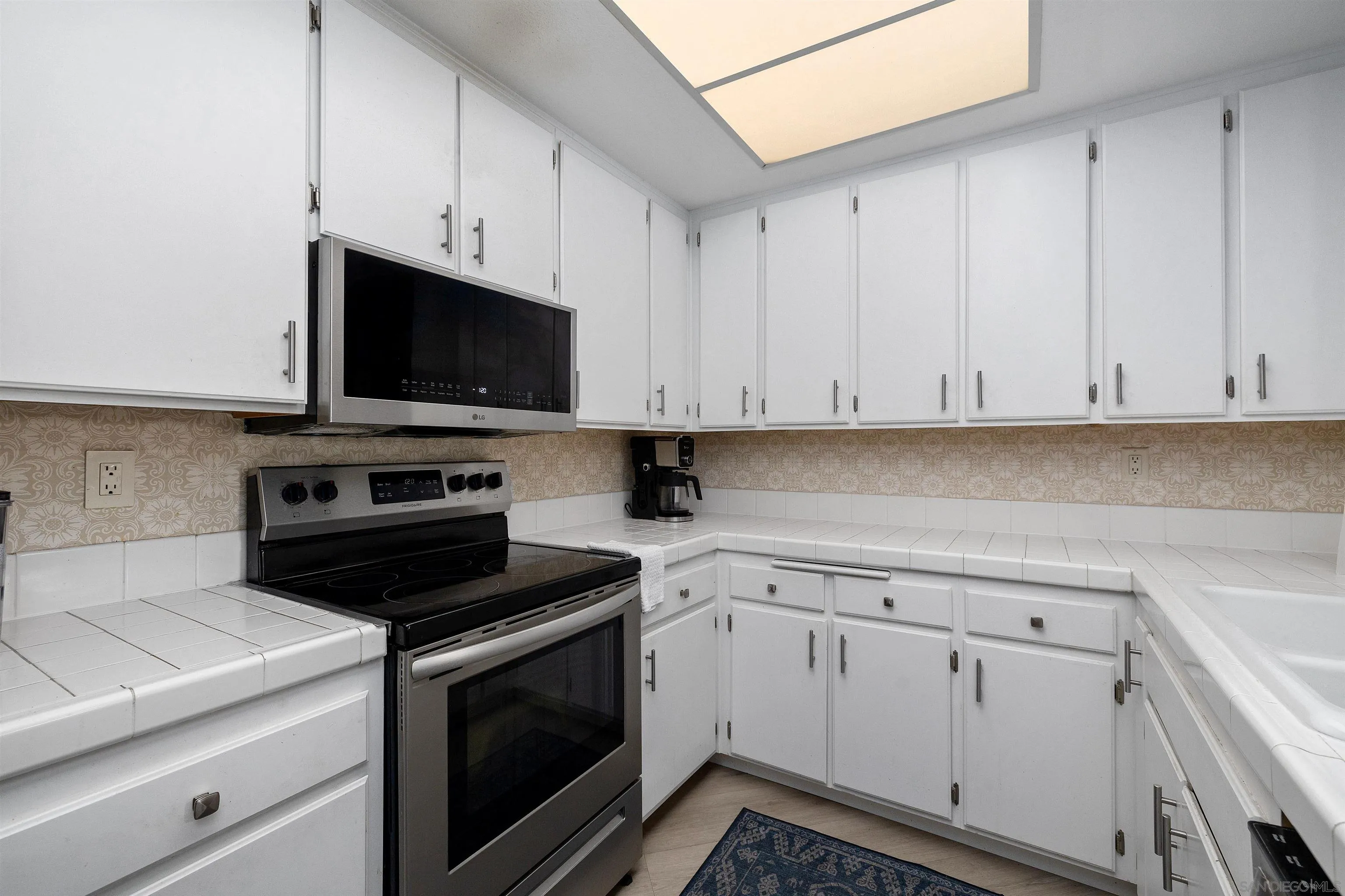 https://cdn.realtyfeed.com/cdn/127/260024776/b9483f09d0d084760af3ef0c9f5a94f7.webp