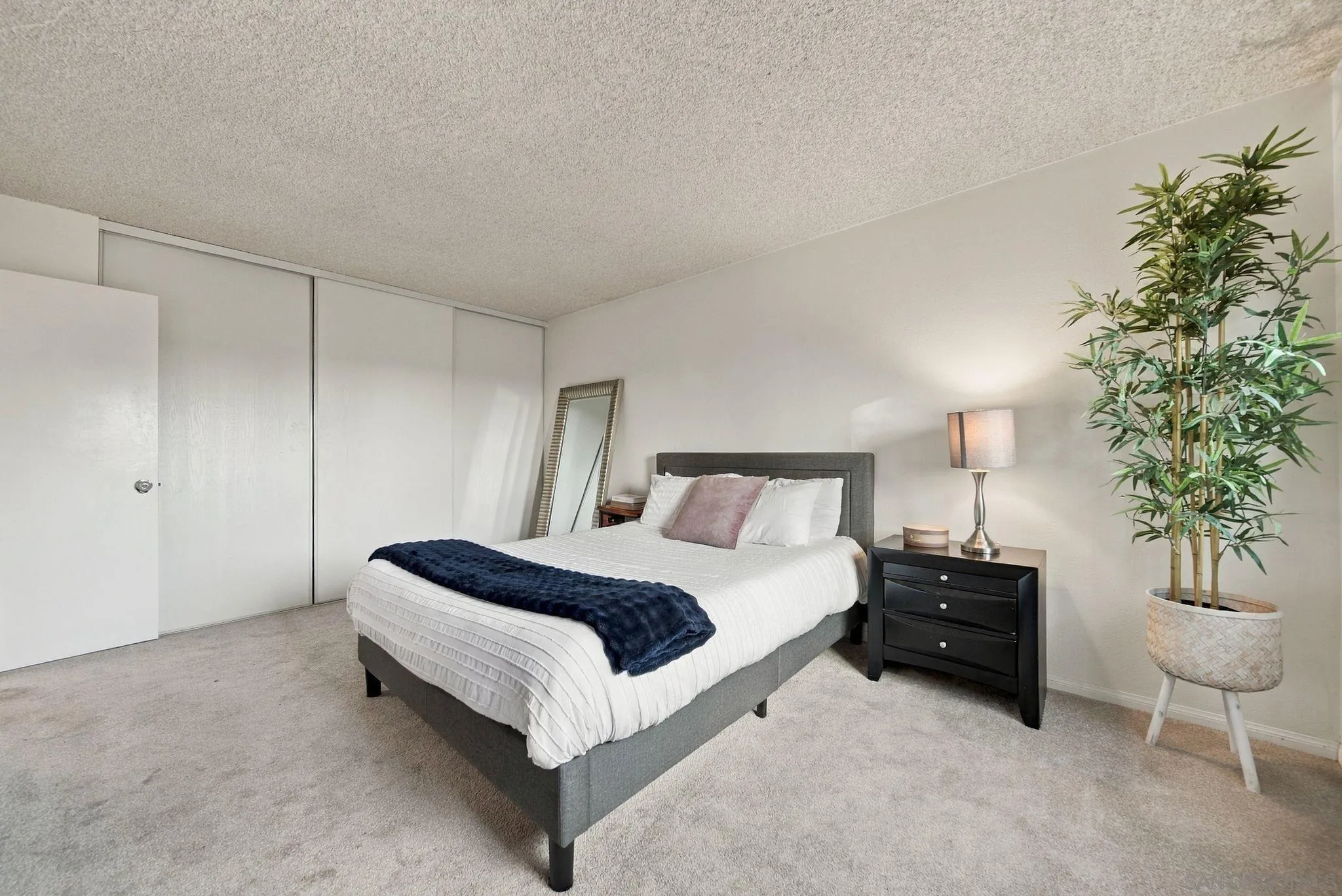 https://cdn.realtyfeed.com/cdn/127/260024780/51f6bc9764bbae7e6960f93722066a71.webp