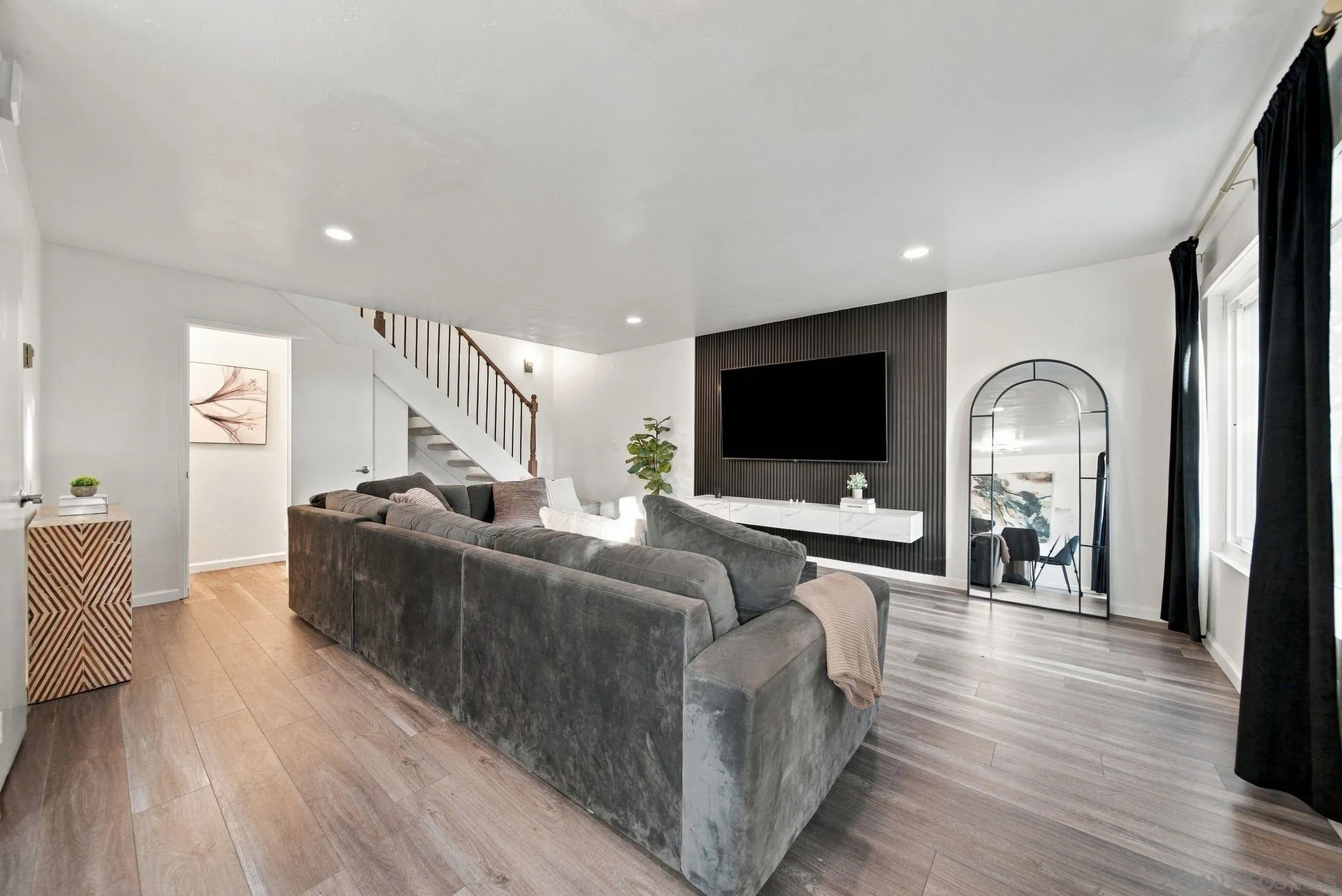 https://cdn.realtyfeed.com/cdn/127/260024780/643f970803ab8ea30fd54b245560653d.webp
