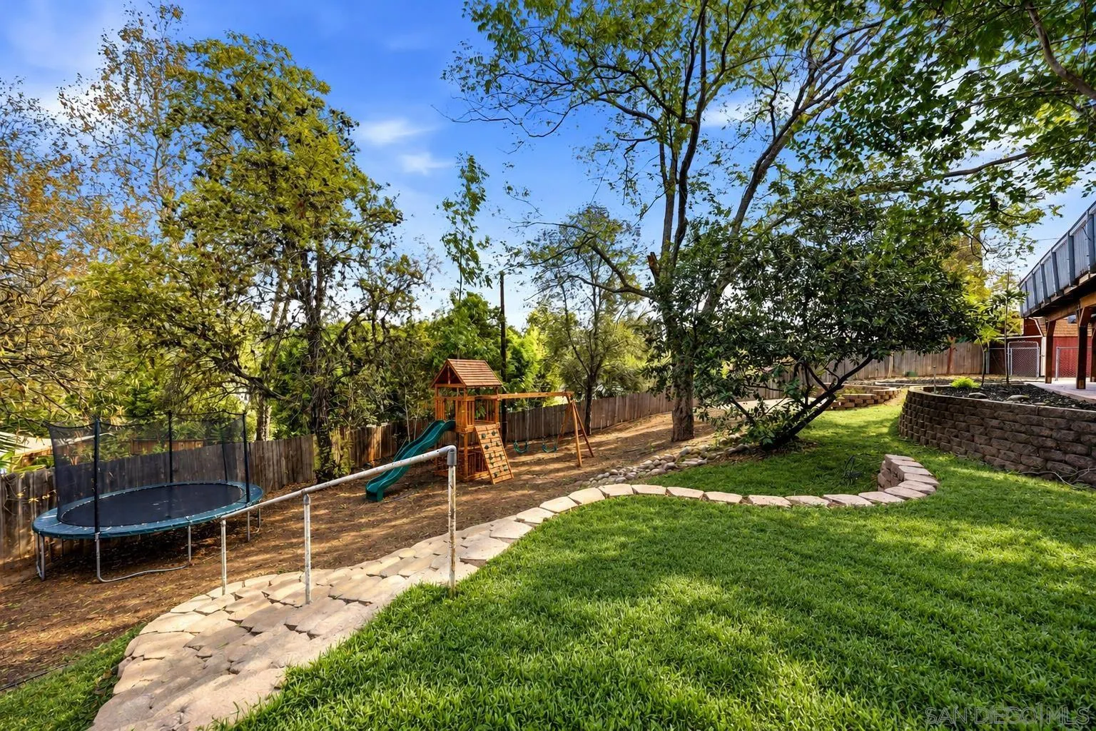 https://cdn.realtyfeed.com/cdn/127/260024788/a43b326d80497cc07af95ae97225cdd4.webp