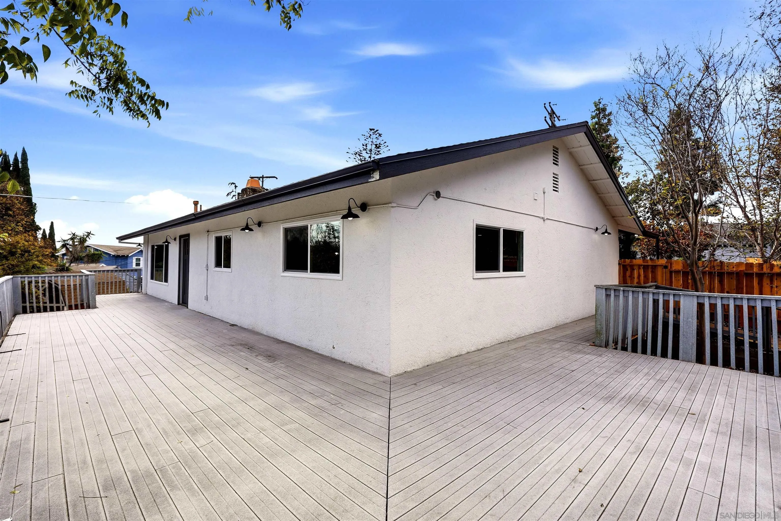 https://cdn.realtyfeed.com/cdn/127/260024788/a75778a392947282101340d10d03c706.webp