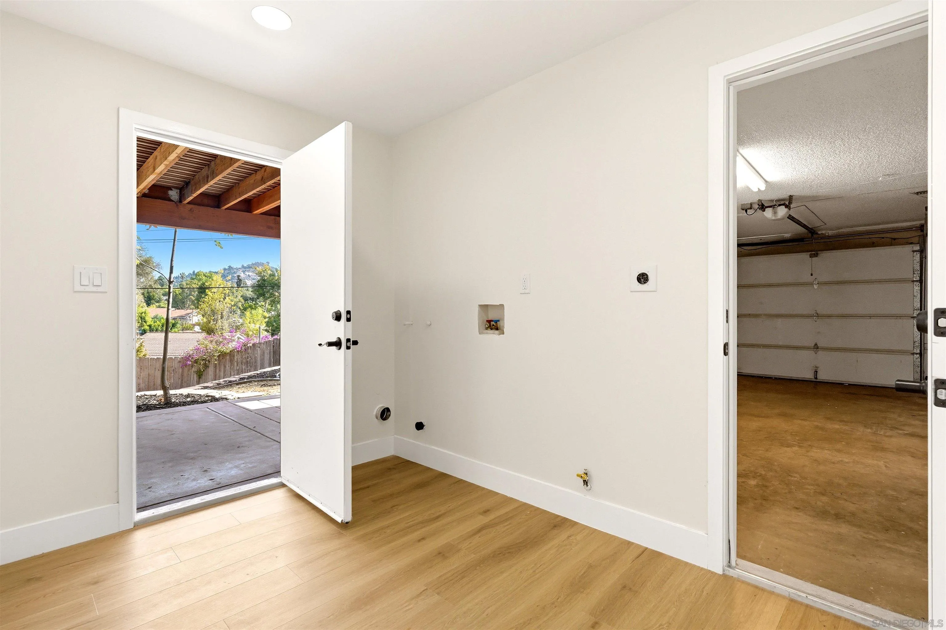 https://cdn.realtyfeed.com/cdn/127/260024788/a866d6fb2dd5010d64f91dd84d665908.webp