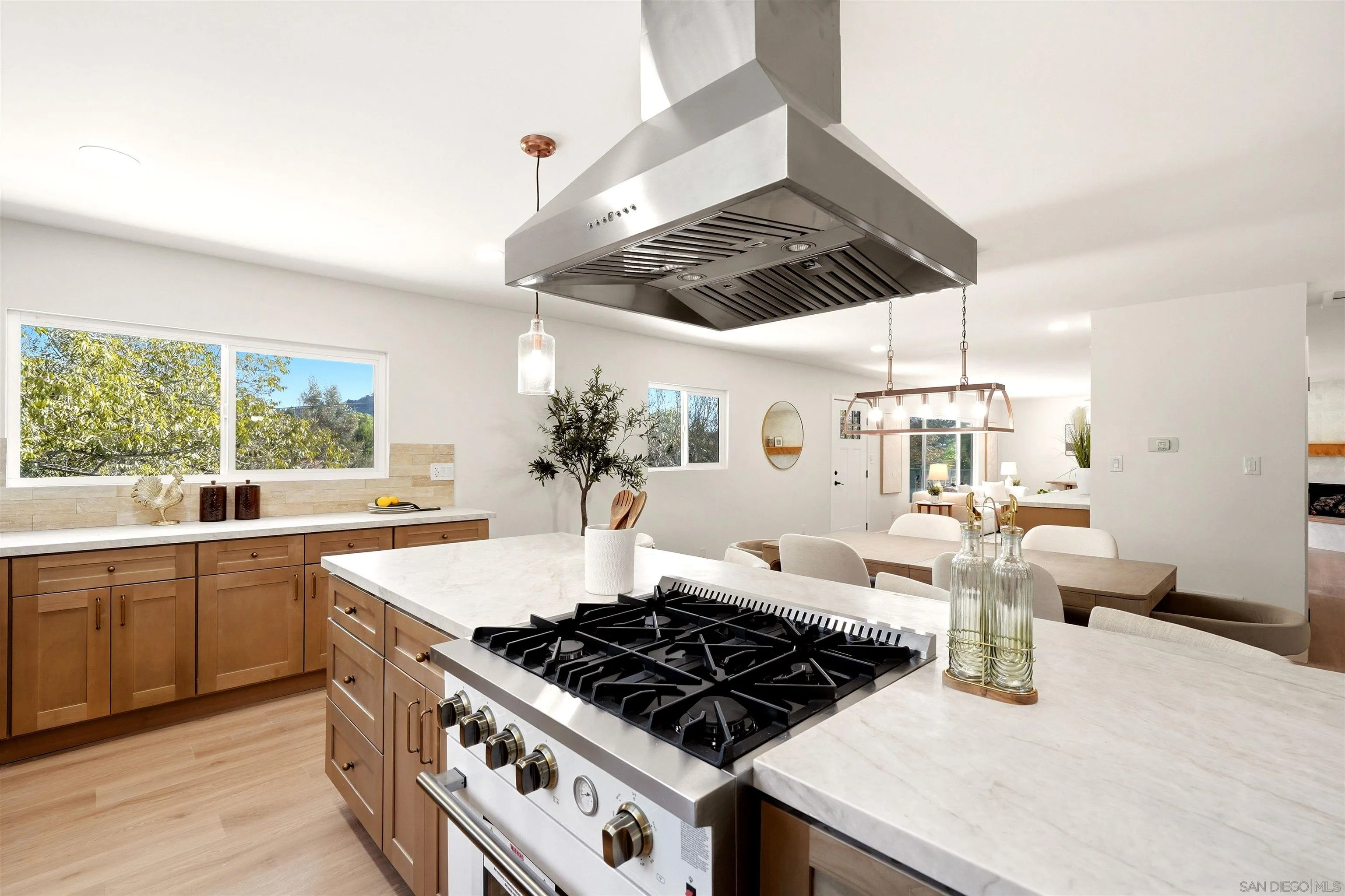 https://cdn.realtyfeed.com/cdn/127/260024788/d7ef798ea97759279175729d78f97d5e.webp