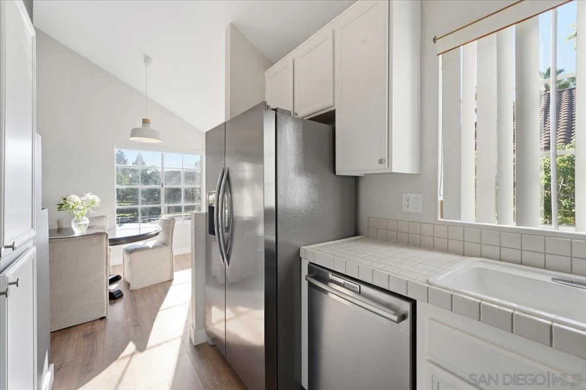 https://cdn.realtyfeed.com/cdn/127/260024794/52c6651f02bbfeb5eea0599690a69668.webp