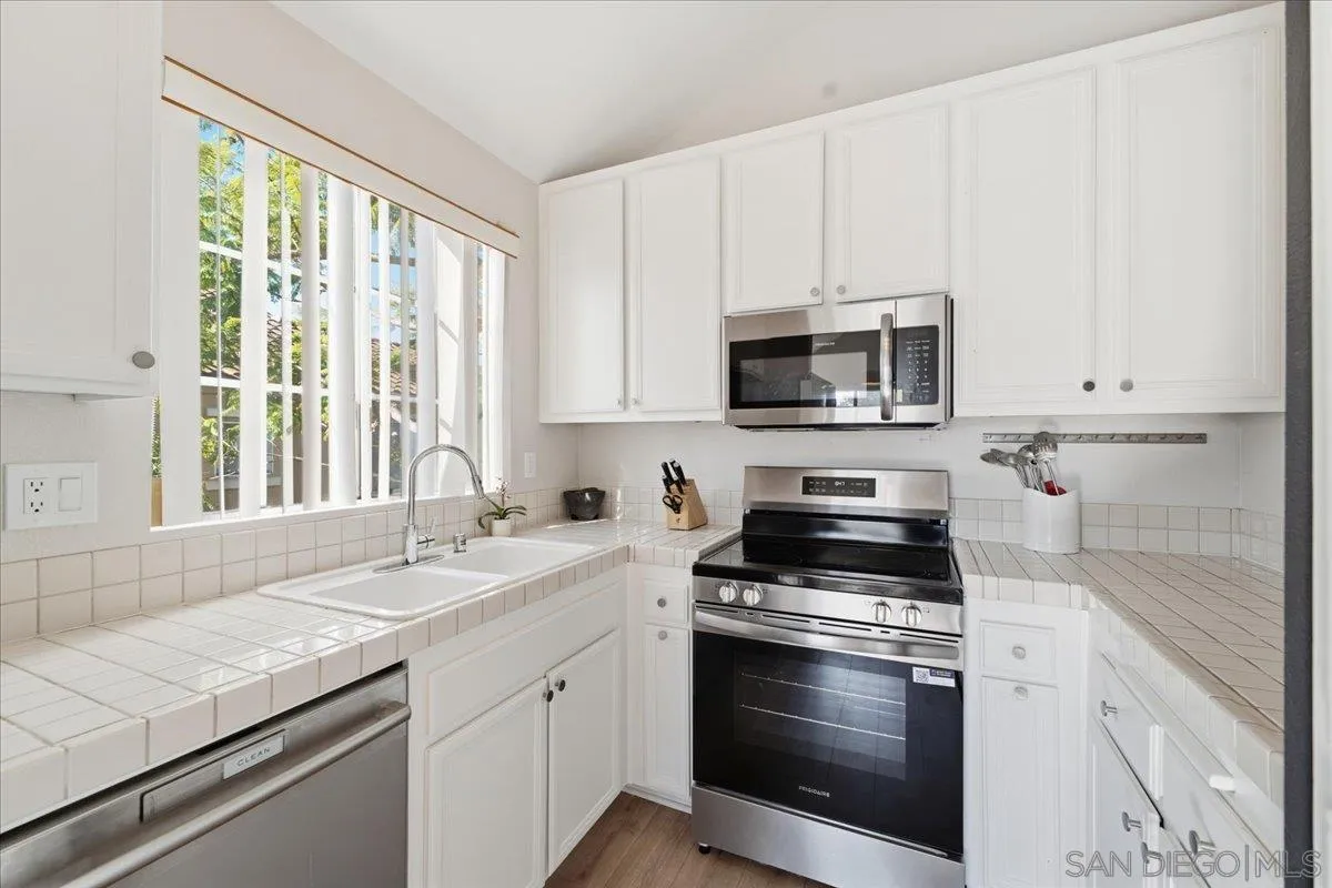 https://cdn.realtyfeed.com/cdn/127/260024794/9b942b5dd21c9fc2ce4c93eb70fb4d3b.webp