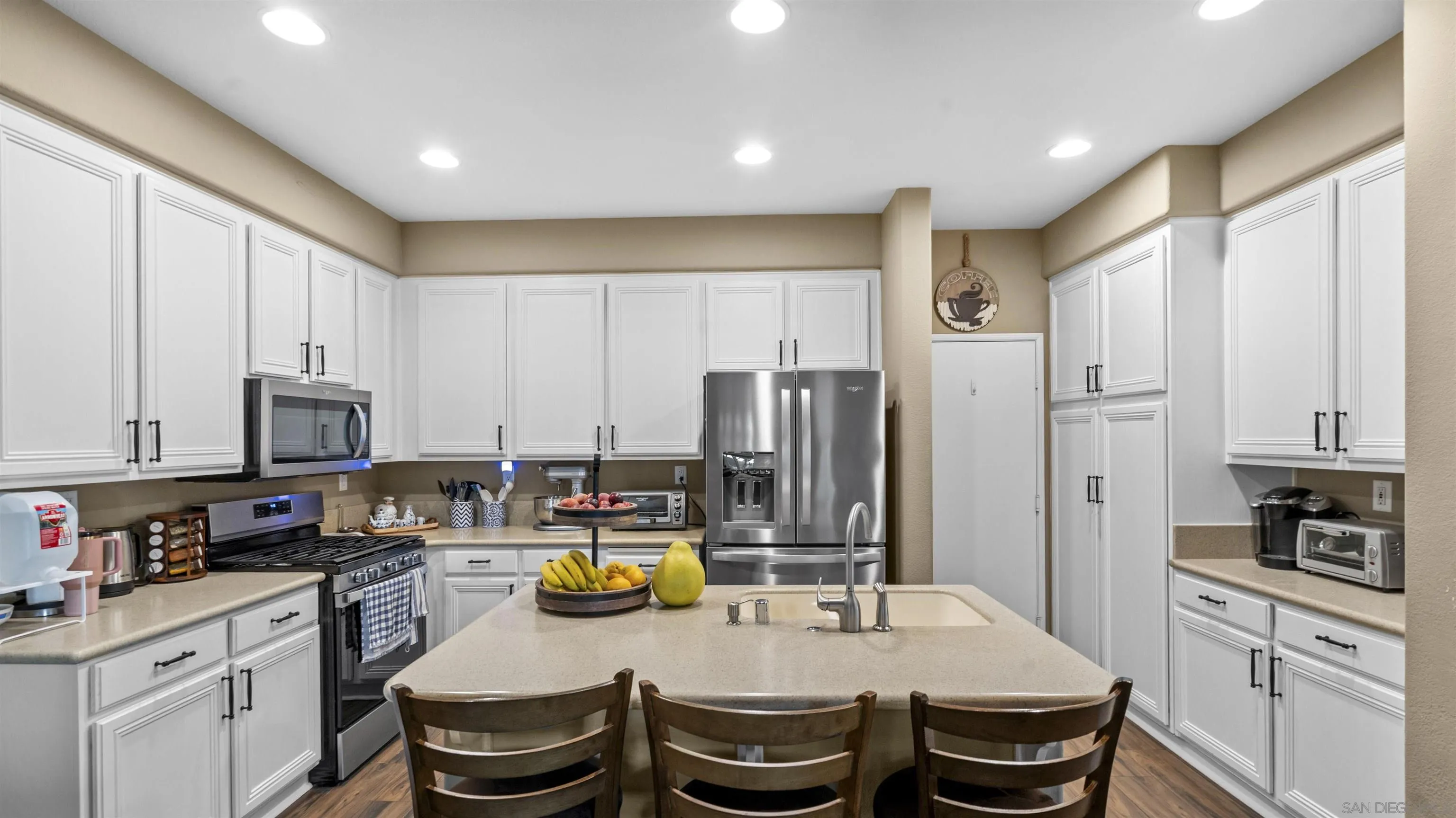 https://cdn.realtyfeed.com/cdn/127/260024795/1c9b1ae351a2b56ba6603fc674858844.webp