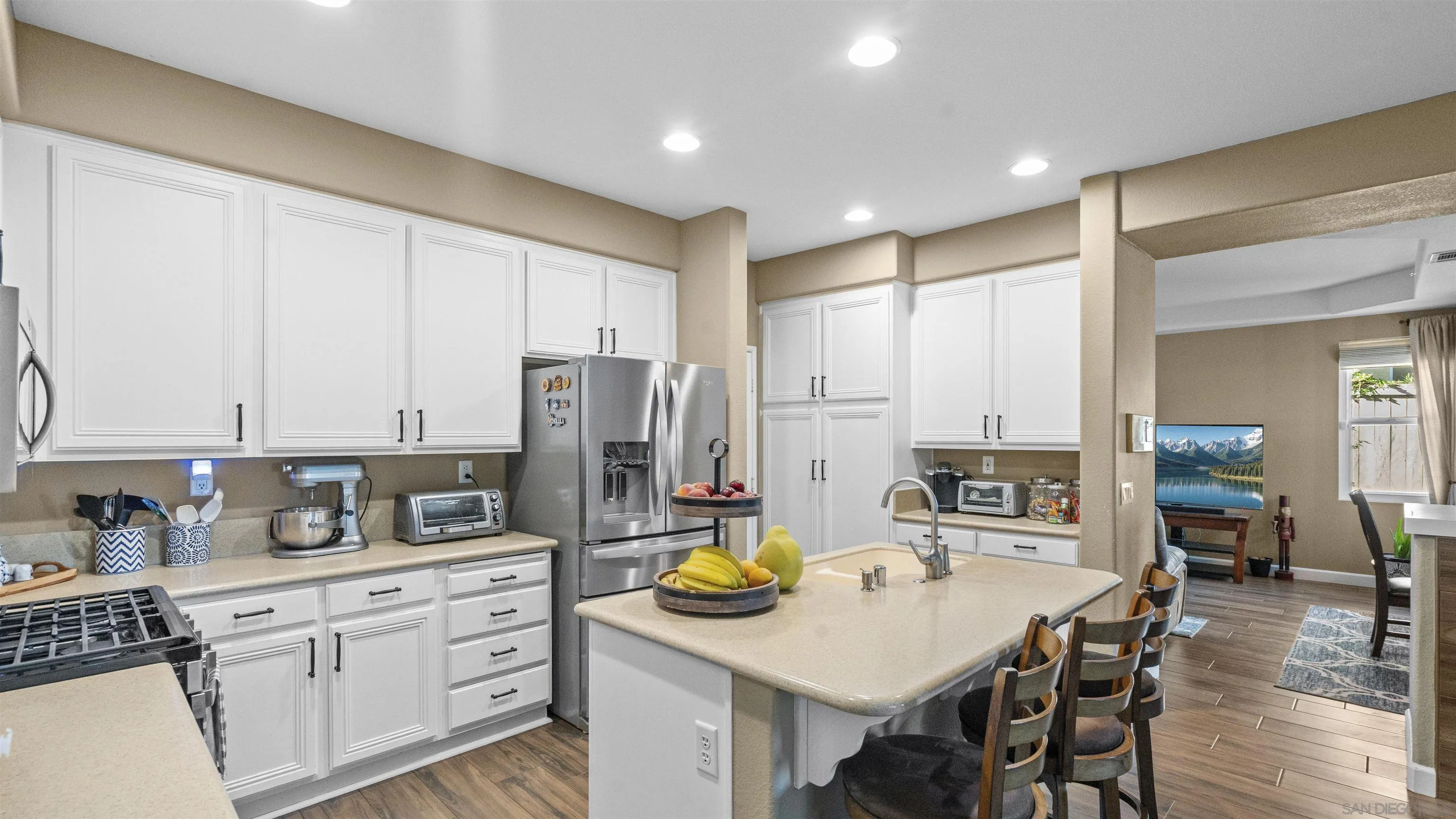 https://cdn.realtyfeed.com/cdn/127/260024795/37c3ba6d9d2f40e5a6fd6372eda95330.webp