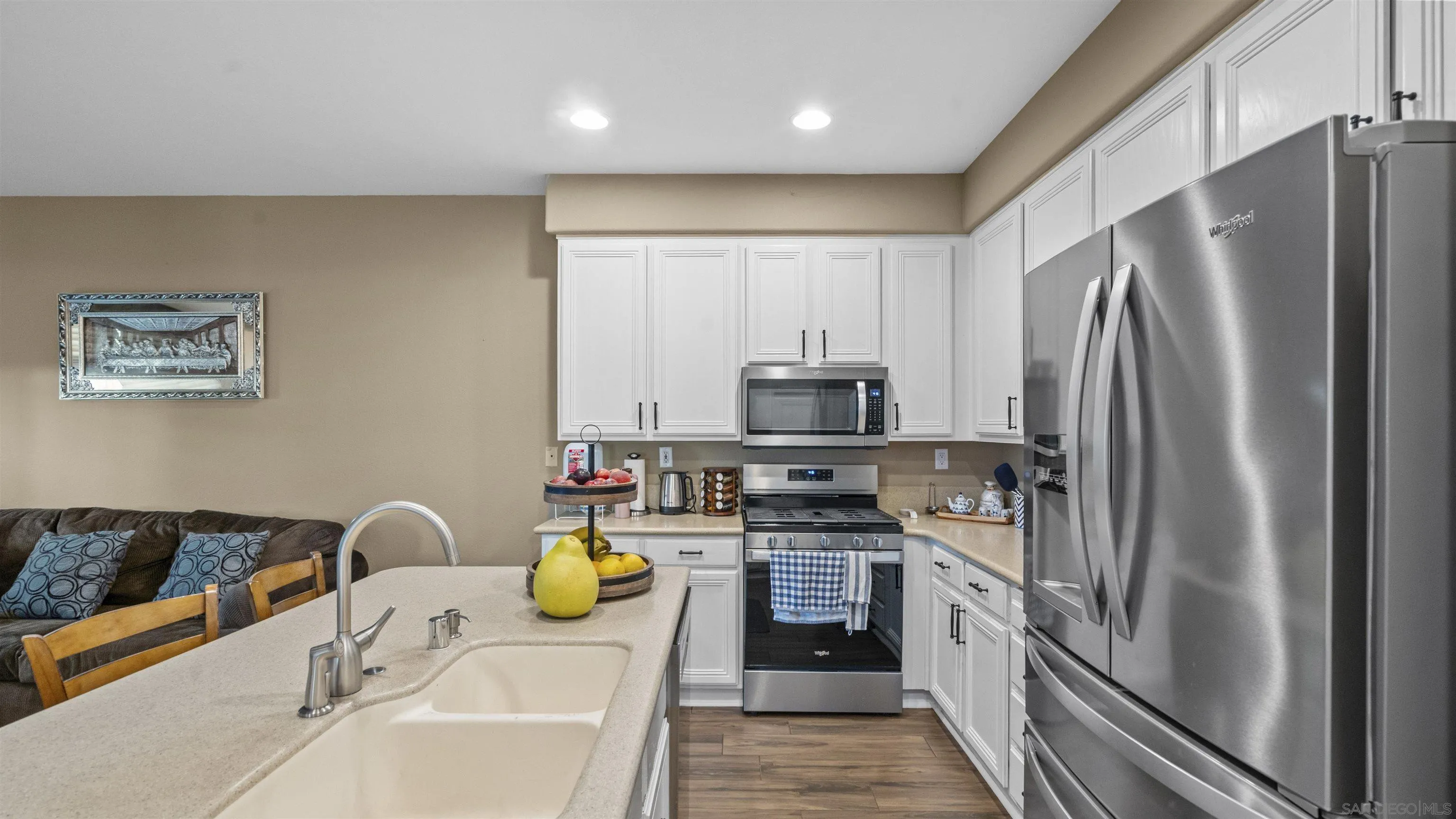 https://cdn.realtyfeed.com/cdn/127/260024795/de5cd6a9fbe08168bcd0da01f5928000.webp