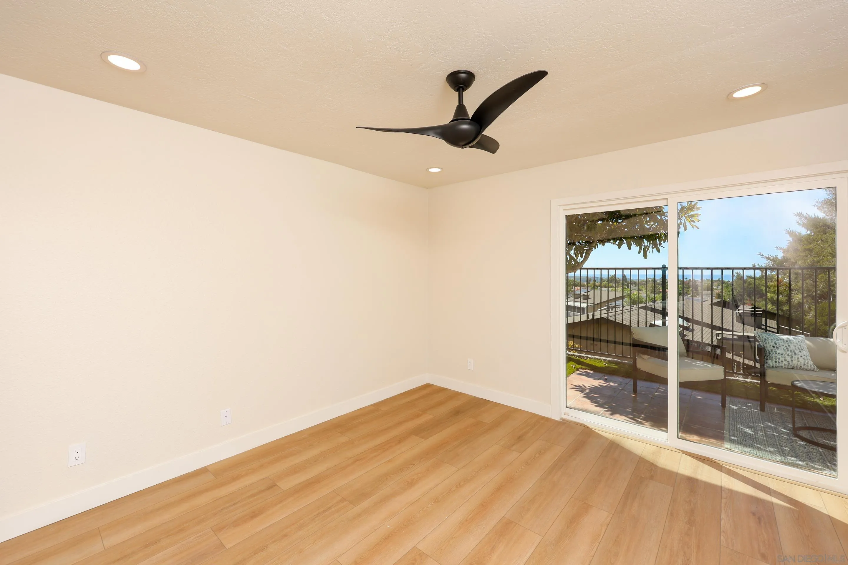 https://cdn.realtyfeed.com/cdn/127/260024827/2bab795c5069d6fe6b463c9bacc1a48b.webp