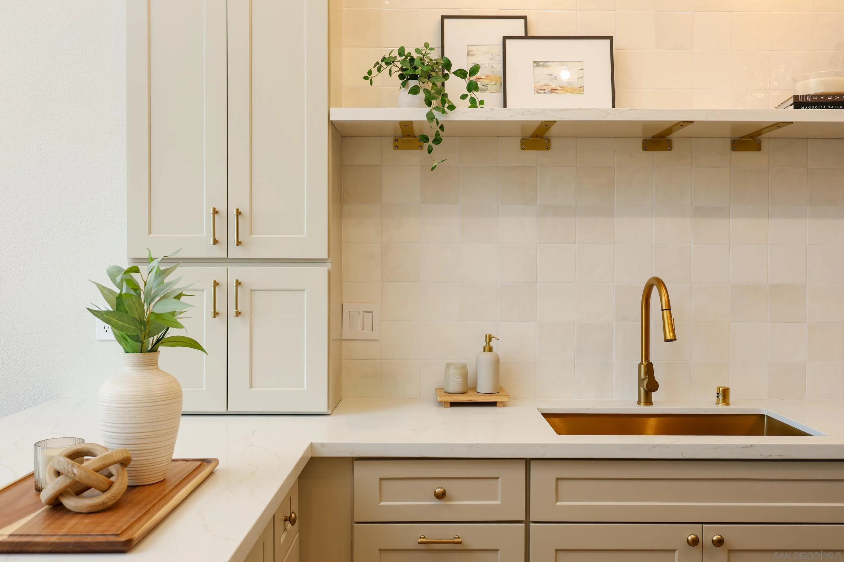 https://cdn.realtyfeed.com/cdn/127/260024827/c139507d45538749a865faaf2e69b0b8.webp