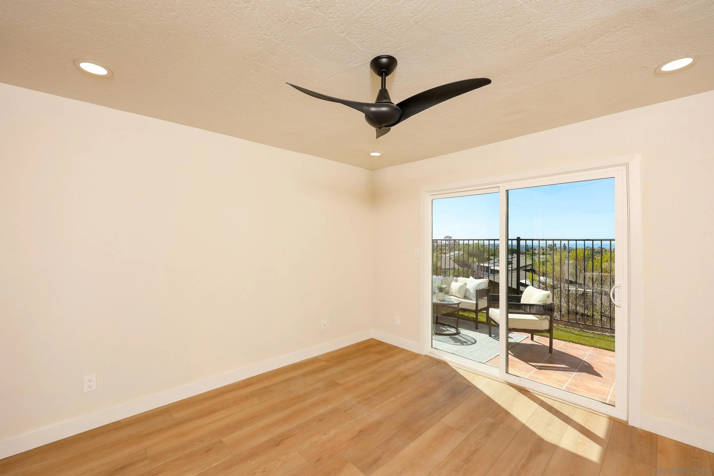 https://cdn.realtyfeed.com/cdn/127/260024827/ce6a4b6a23aebb08613d4ec50c1f5cb4.webp