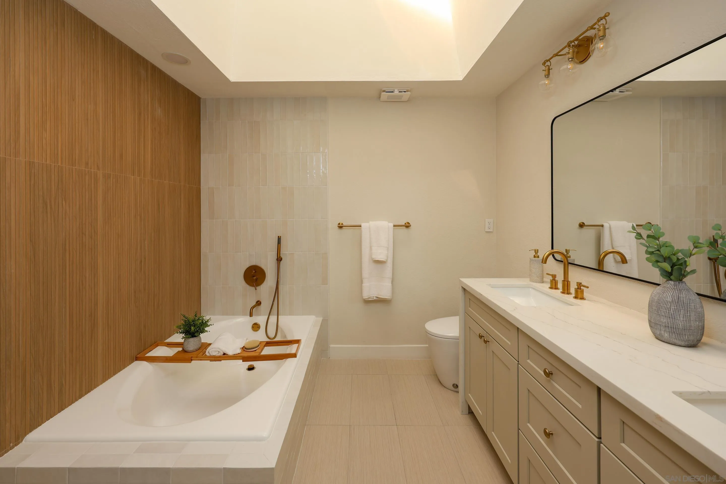 https://cdn.realtyfeed.com/cdn/127/260024827/f929633605eb6fd4fdcea55613cf8ed5.webp