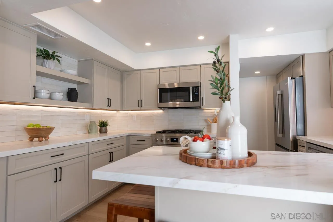 8654 Villa La Jolla Dr Unit #5, La Jolla, CA 92037 - Photo 5 of 28, La Jolla, CA