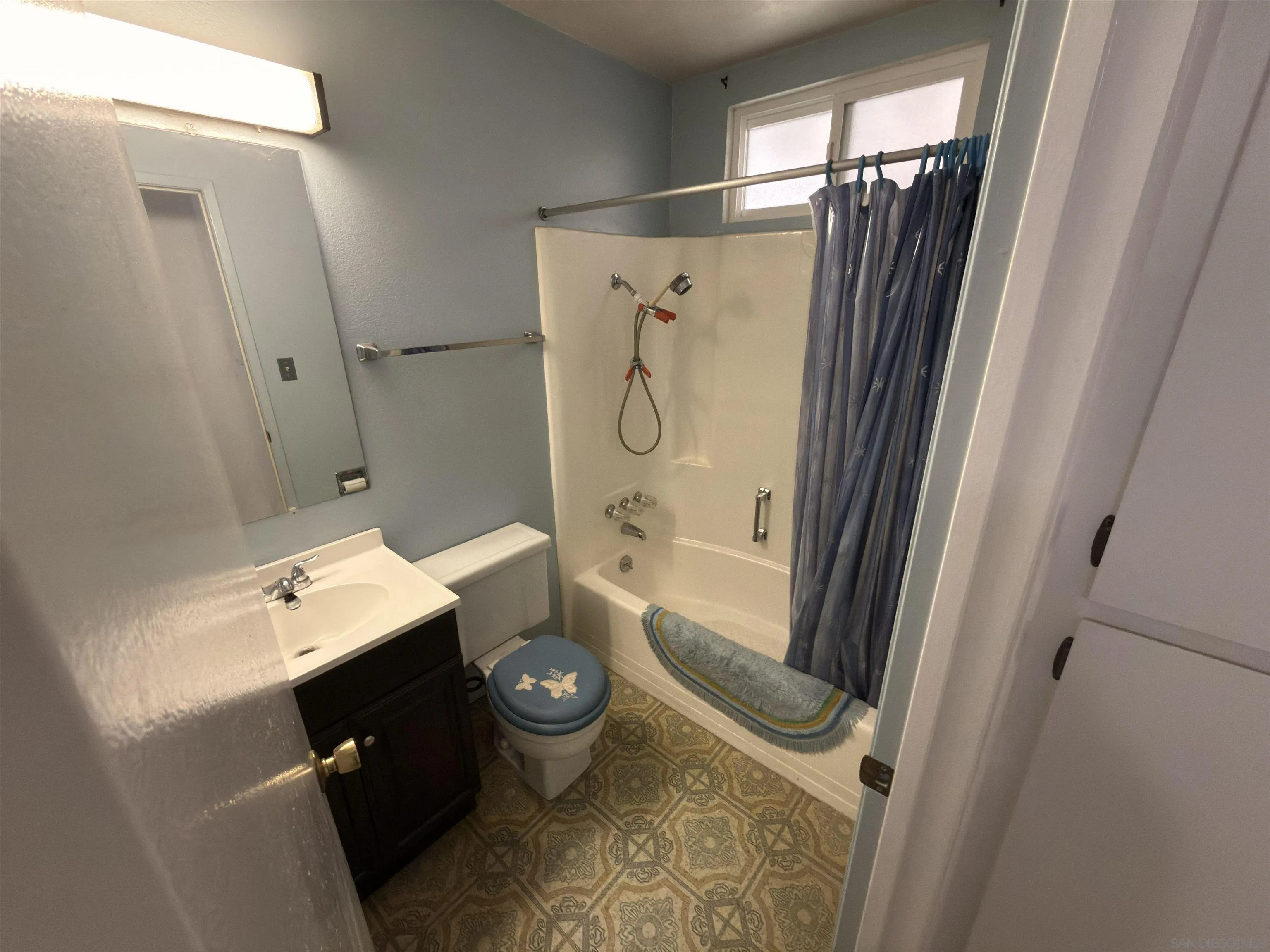 https://cdn.realtyfeed.com/cdn/127/260024836/552962bc185d3f1d2df0e559b1e933a8.webp