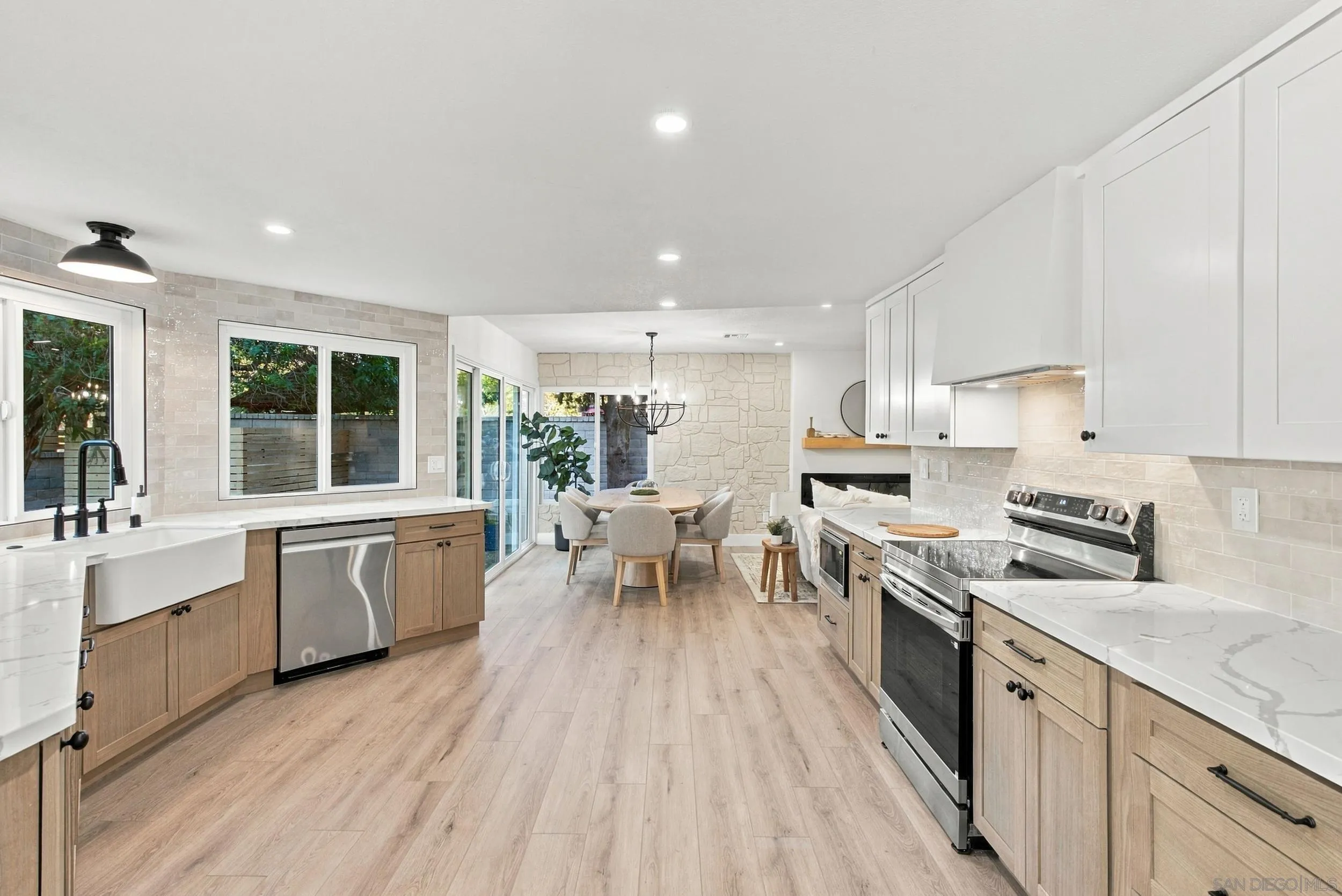 https://cdn.realtyfeed.com/cdn/127/260024841/01eb4dd07682285c74acde615df38be3.webp