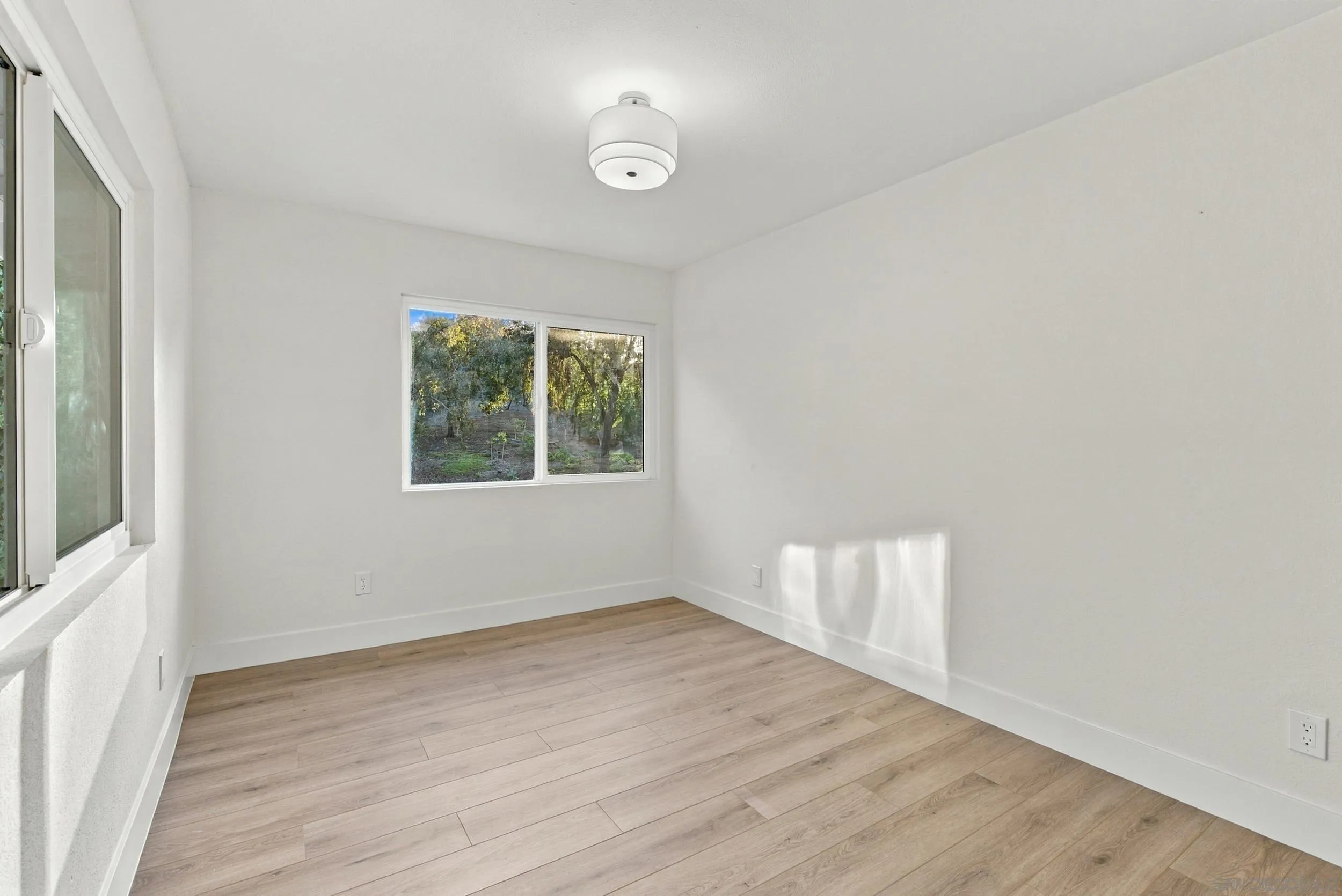 https://cdn.realtyfeed.com/cdn/127/260024841/0de7365a5e8ffb8a0f3a4bb27e365415.webp