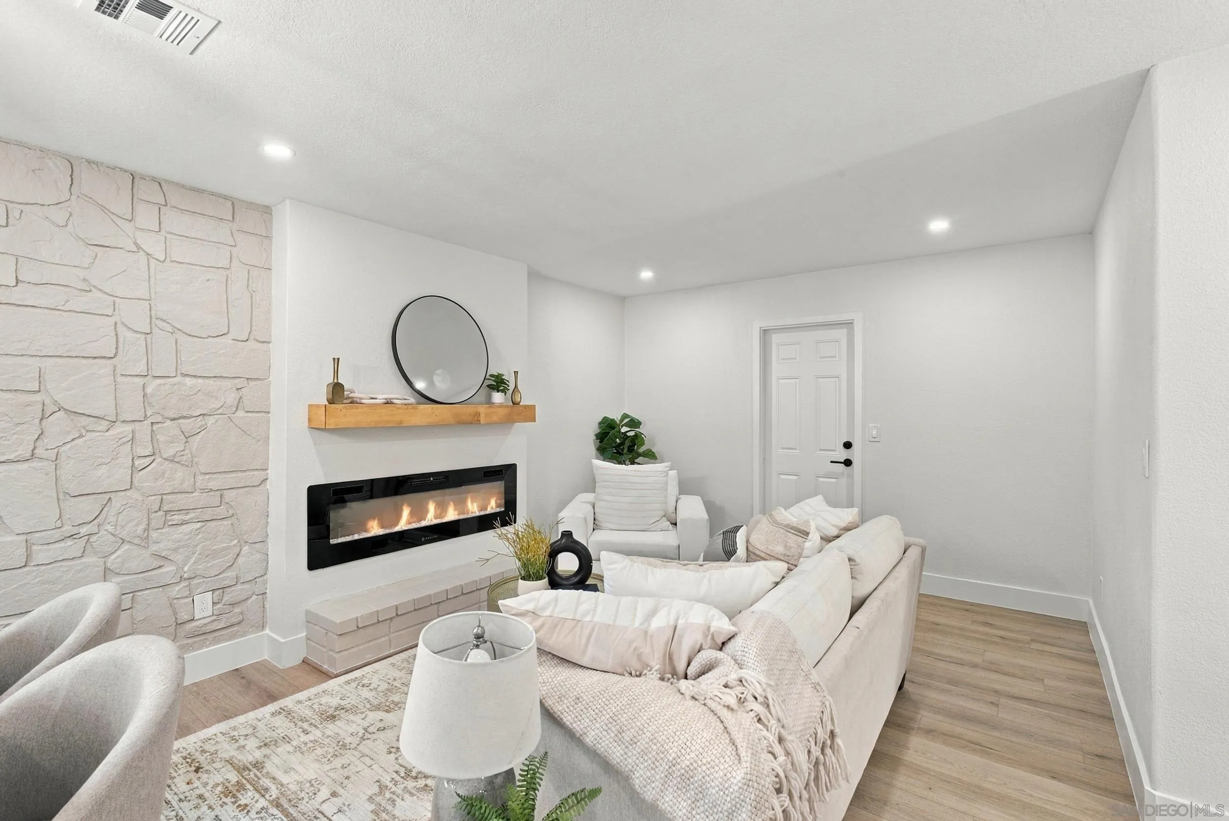 https://cdn.realtyfeed.com/cdn/127/260024841/278161dac5c299d6240eacef8677fc88.webp