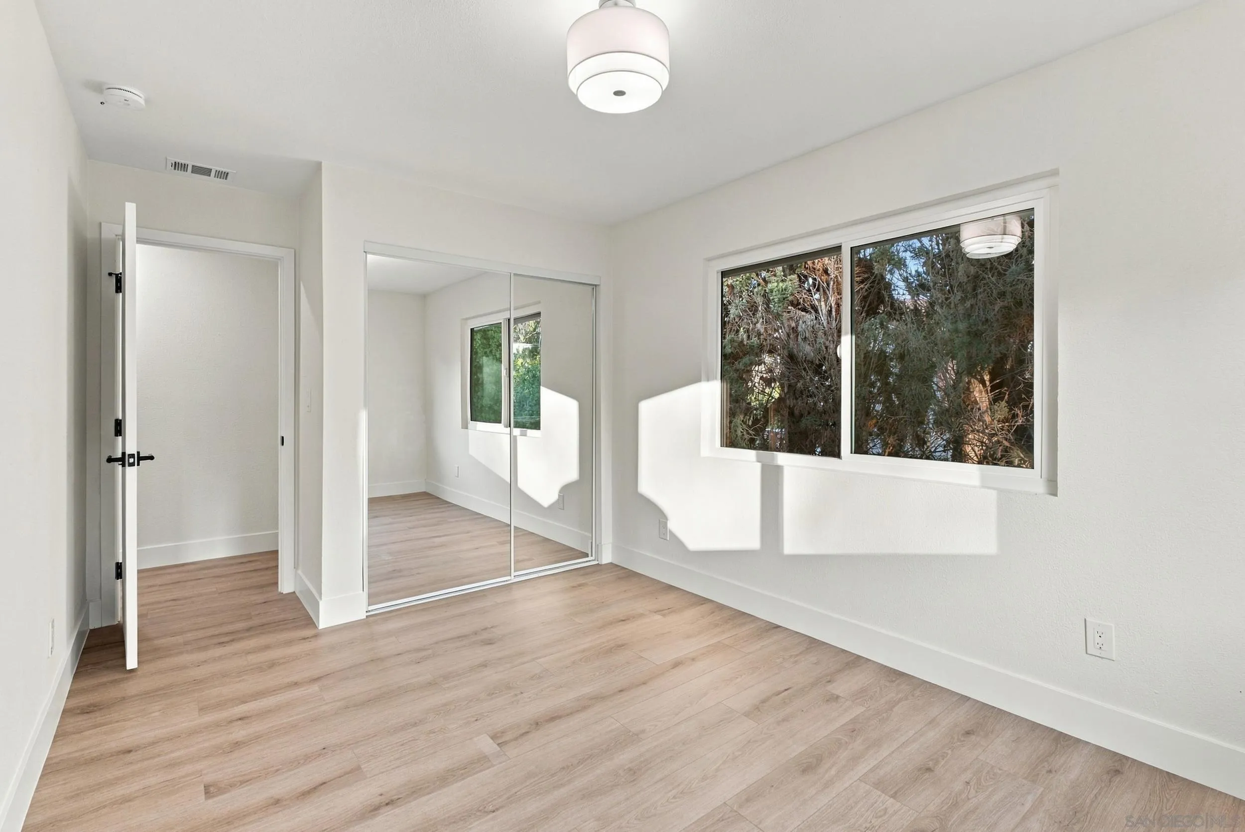 https://cdn.realtyfeed.com/cdn/127/260024841/29fc4b9d5823e435f79d07cb3558c356.webp