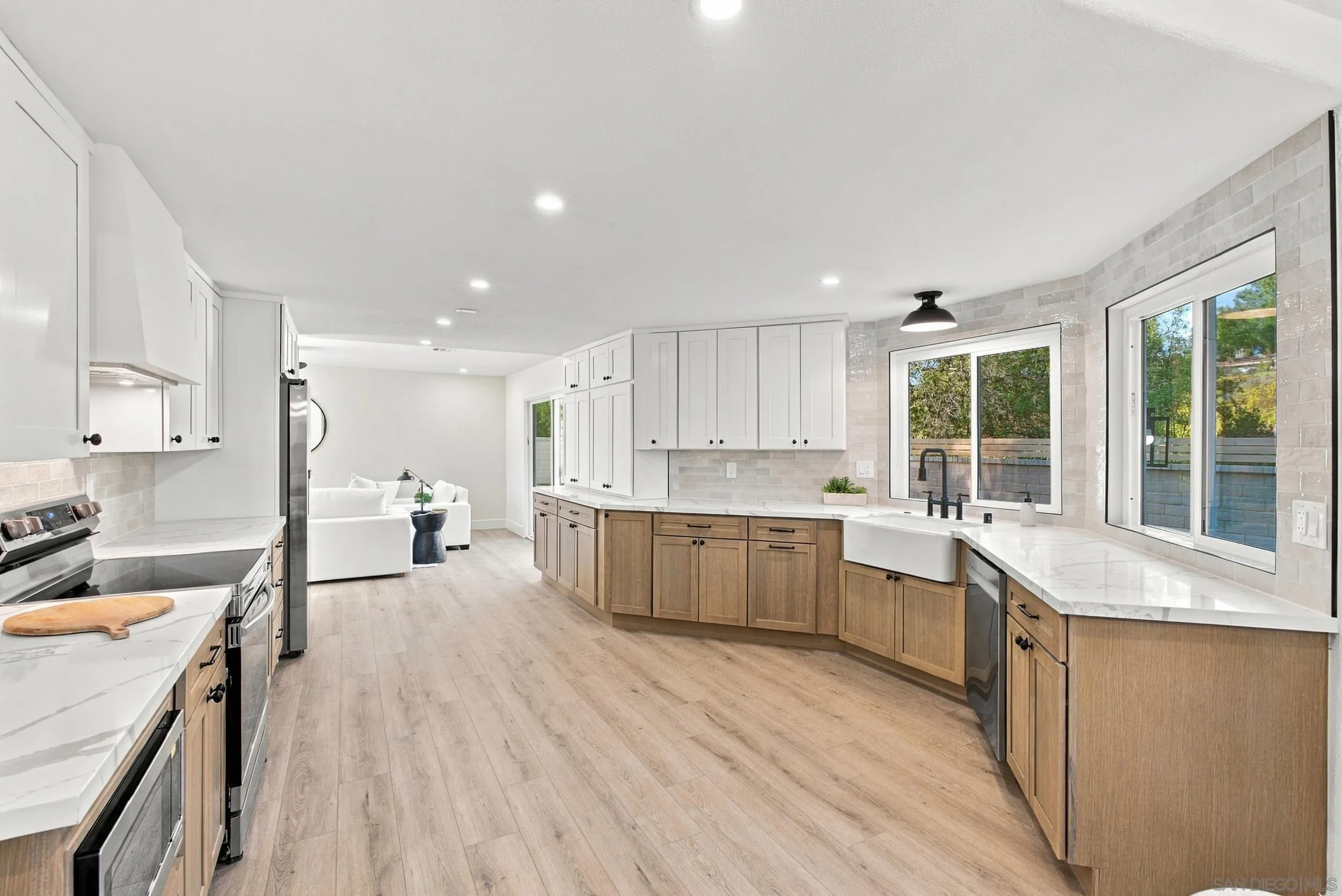 https://cdn.realtyfeed.com/cdn/127/260024841/3725d6b0fbcac02f7ccfc28ccb0fa9f9.webp