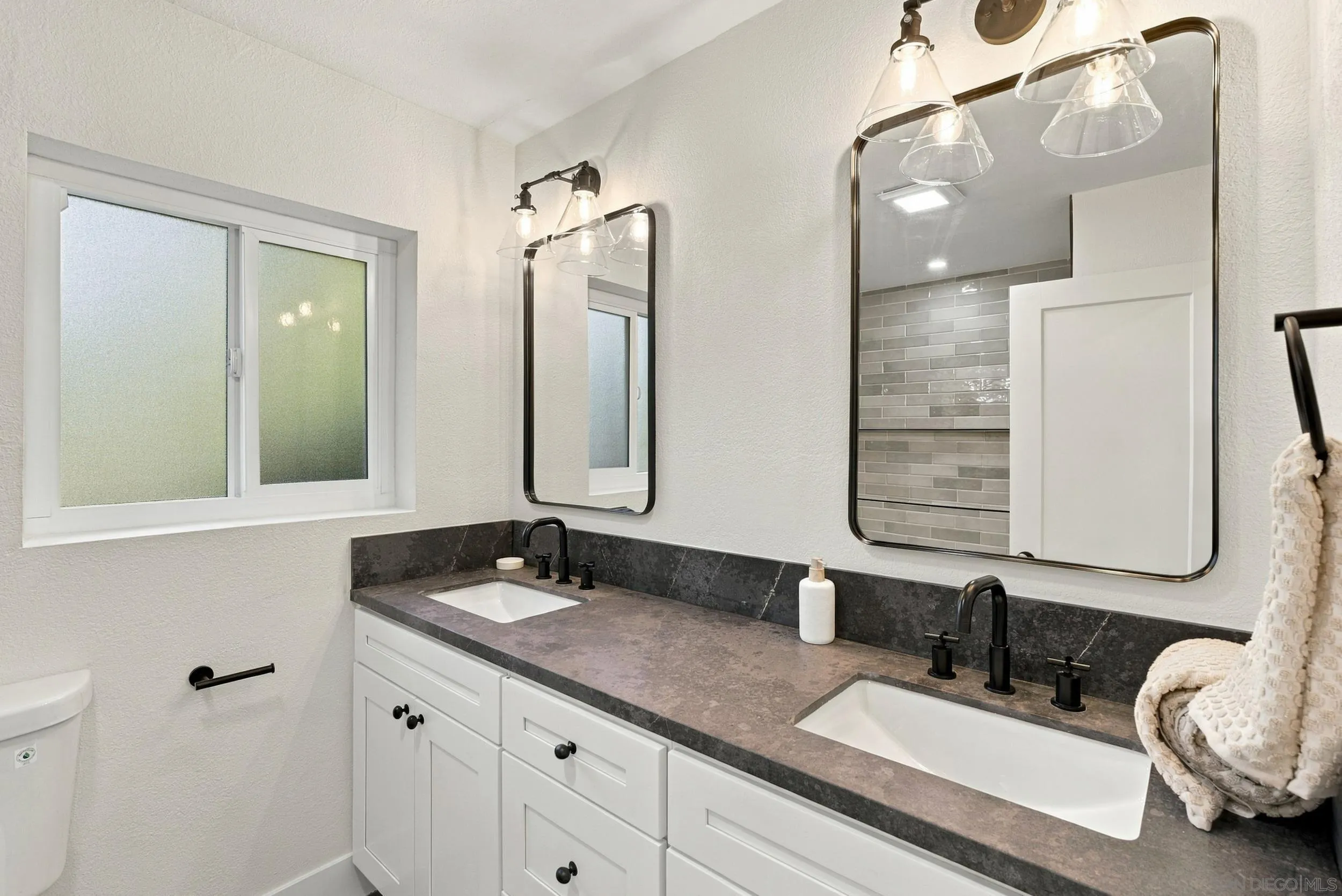 https://cdn.realtyfeed.com/cdn/127/260024841/3d09054956876bb46f56a9a3032848b5.webp