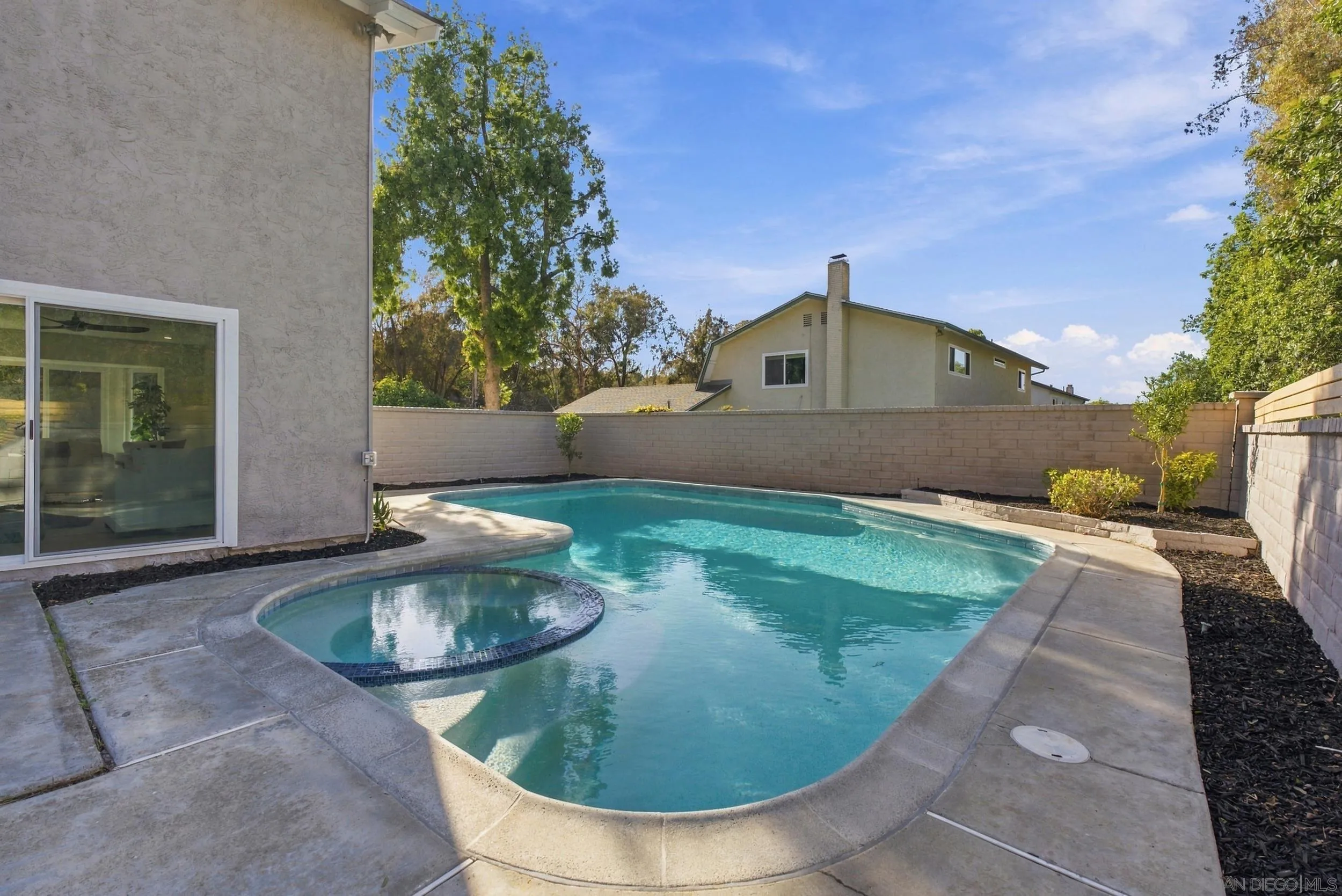 https://cdn.realtyfeed.com/cdn/127/260024841/42f287e4594620fdb7f926f0b2fd35ea.webp