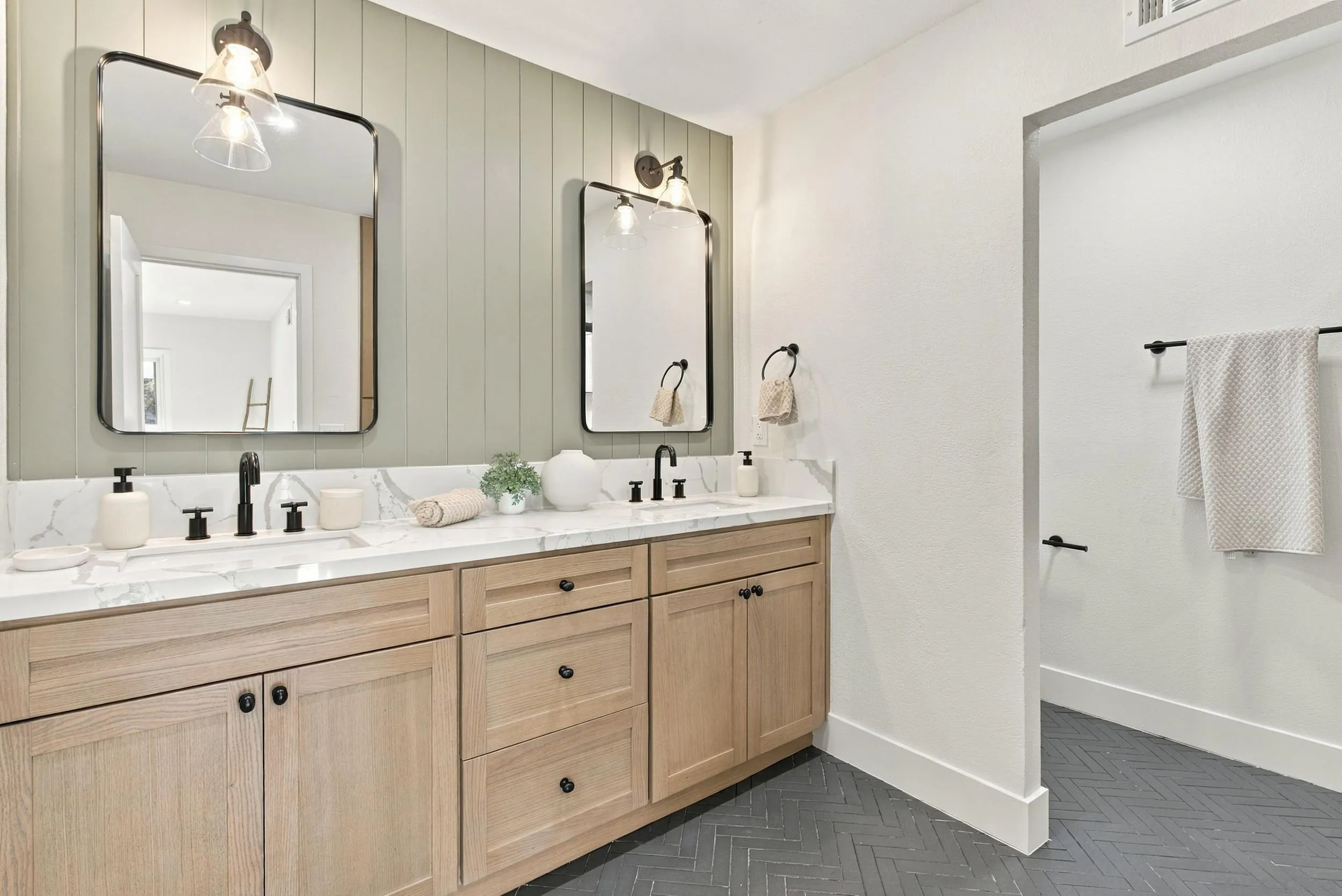 https://cdn.realtyfeed.com/cdn/127/260024841/5a37cbc363e17d62dee55c5b653afc6b.webp